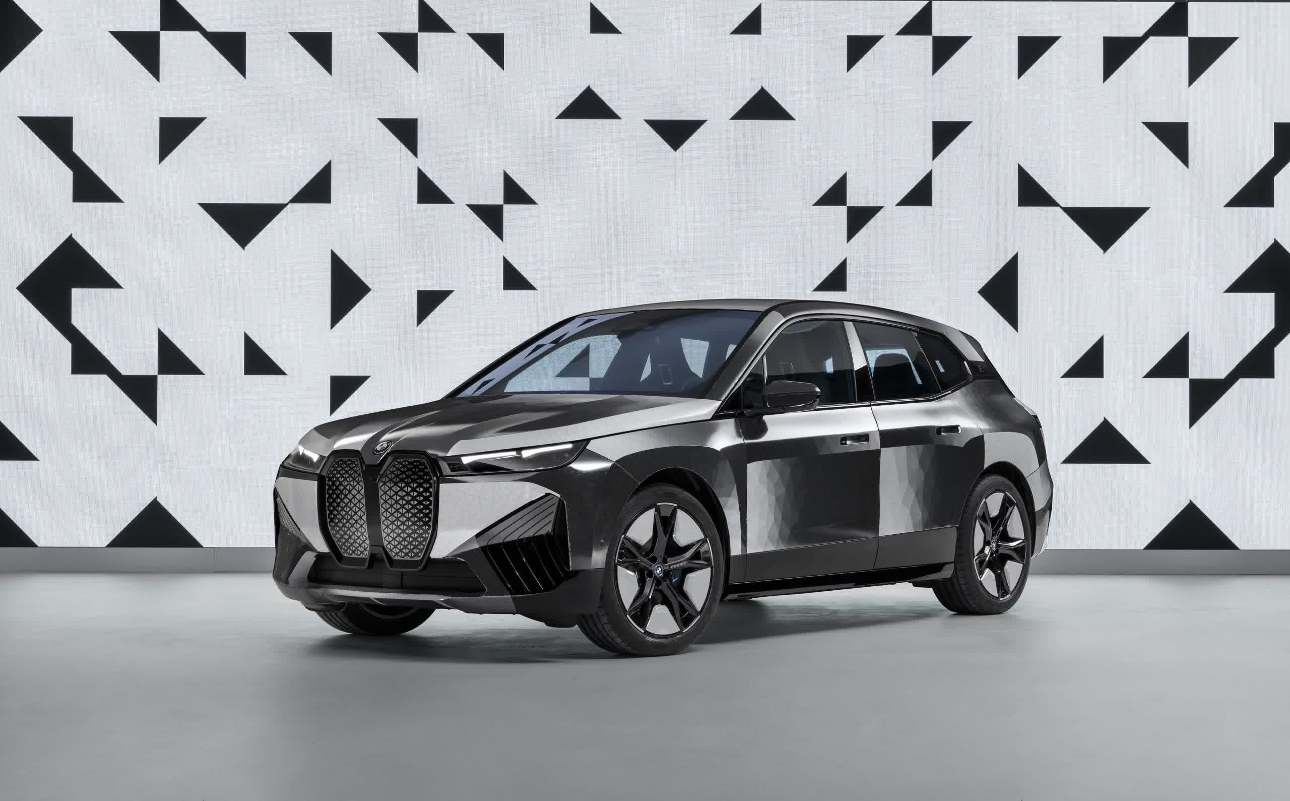 BMW and E Ink unveil color-changing concept car at CES