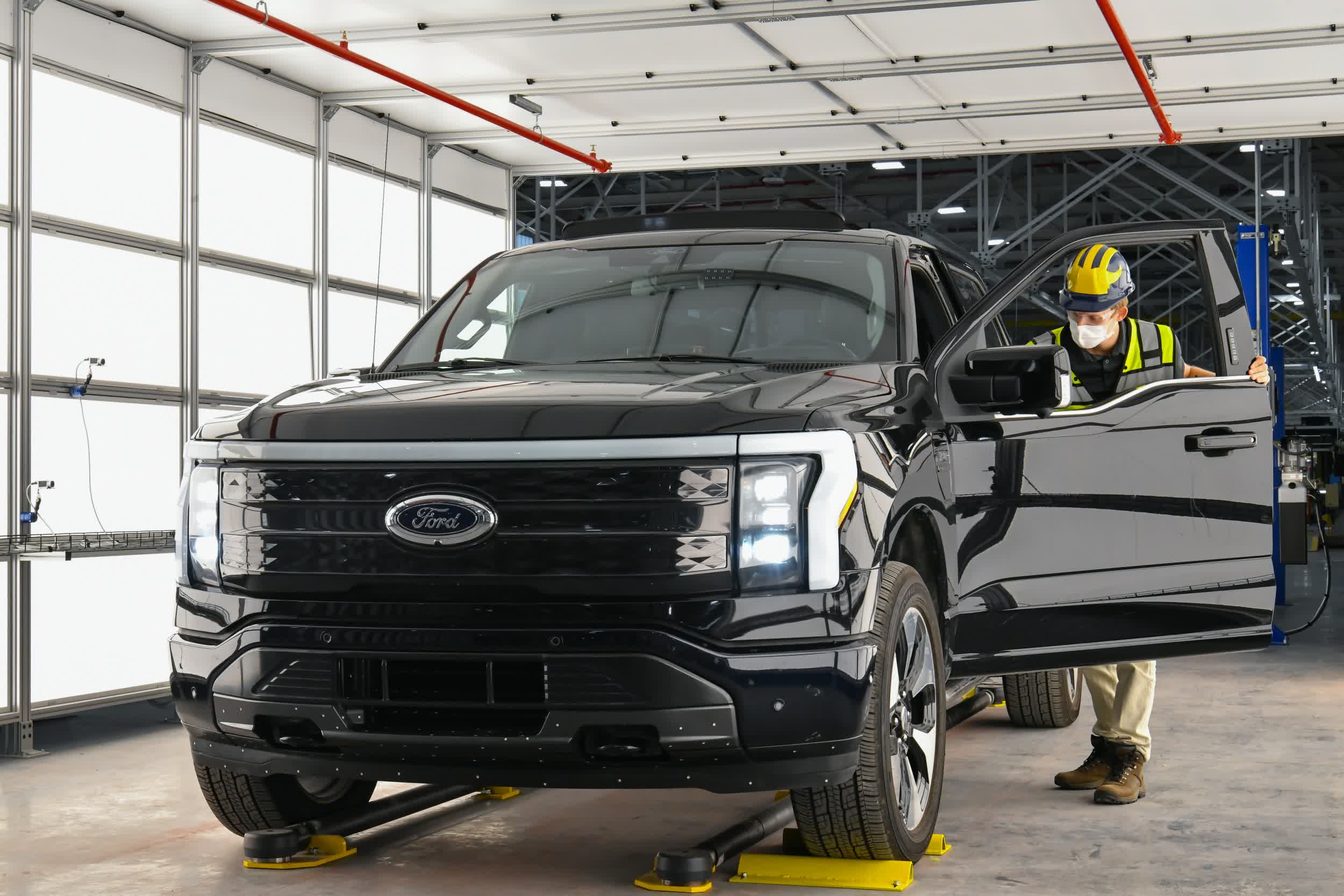 Ford's all-electric F-150 Lightning rated for up to 320 miles of range