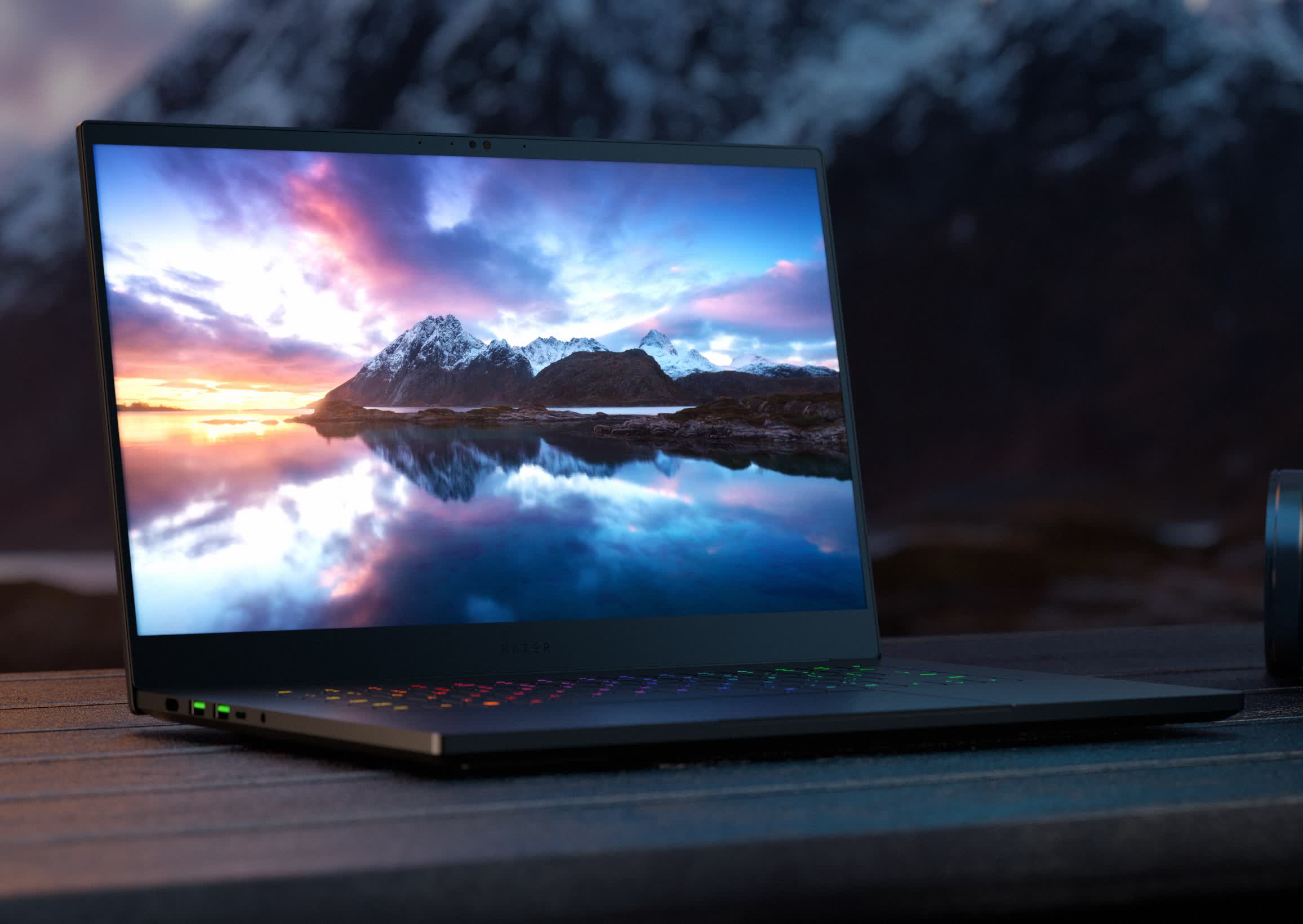 Qhd 240hz. Ноутбук с олед экраном. Razer Blade 15. OLED 15 дюймов. QHD 240hz ноутбук.