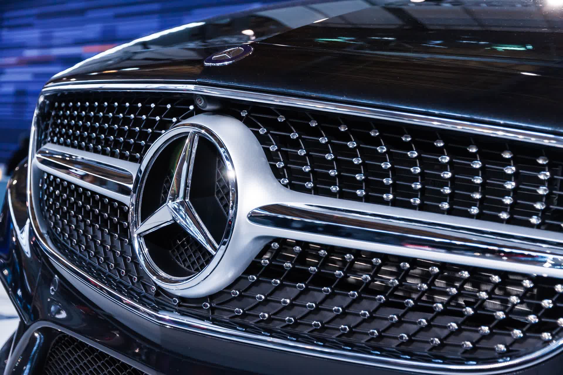 Mercedes issues do not drive recall for almost 300,000 SUVs over potential brake failure