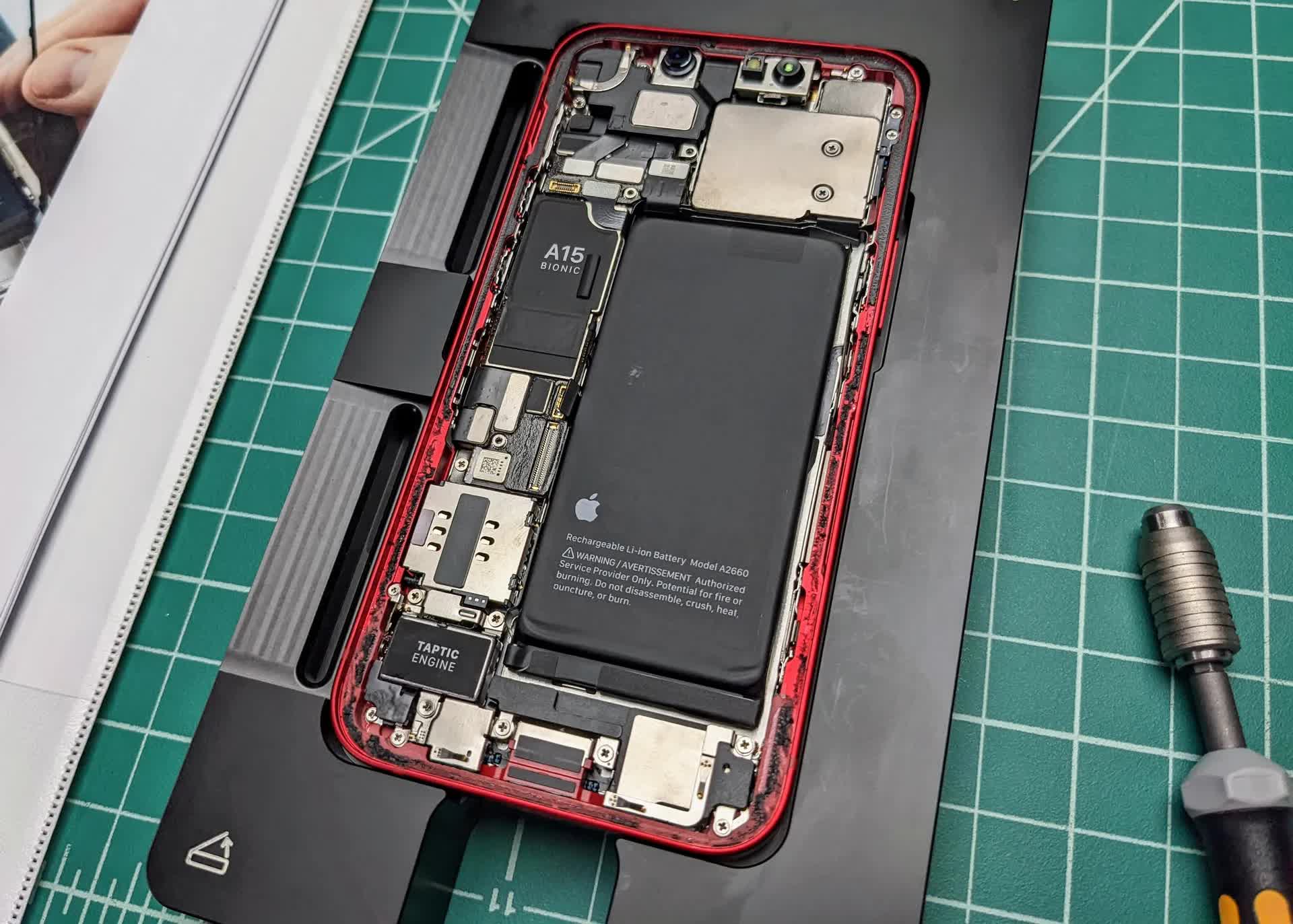 Apple's self-service repair kit is one expensive monstrosity