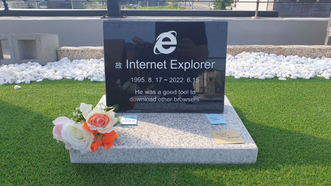 South Korean man pays $330 for headstone marking the death of Internet Explorer