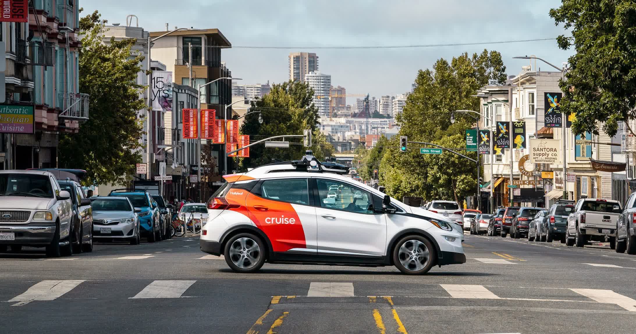 Small fleet of Cruise robotaxis blocked San Franciso streets for no apparent reason