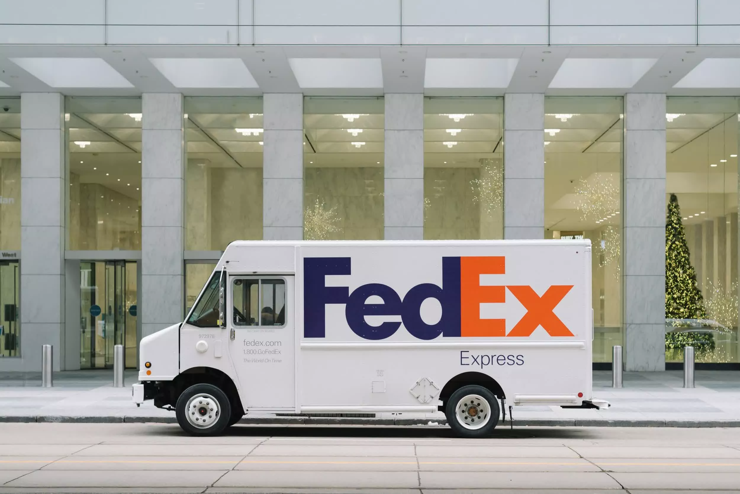 FedEx will close all data centers and transition to the cloud within two years