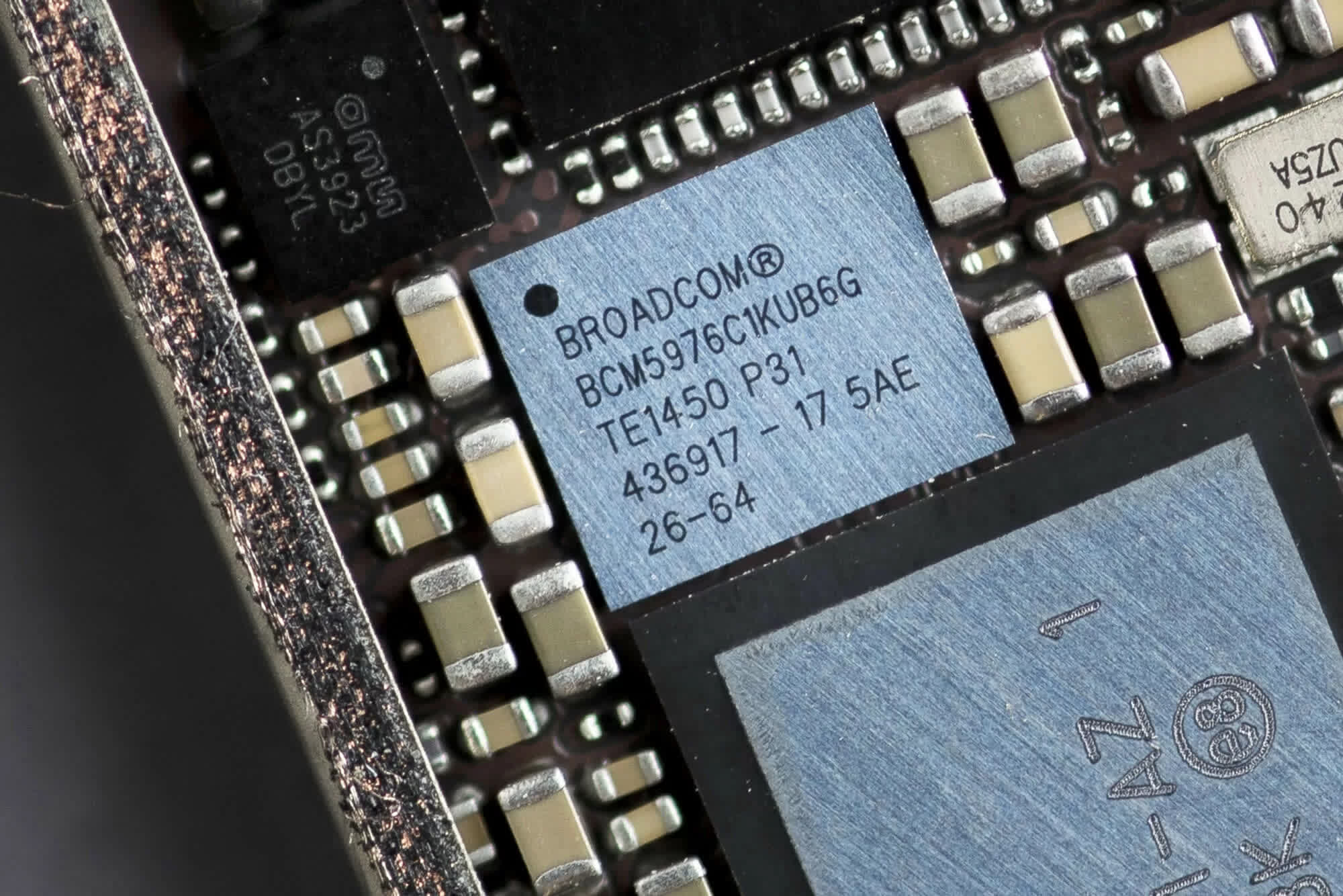 Chipmaker Avago Technologies acquires rival Broadcom for $37 billion