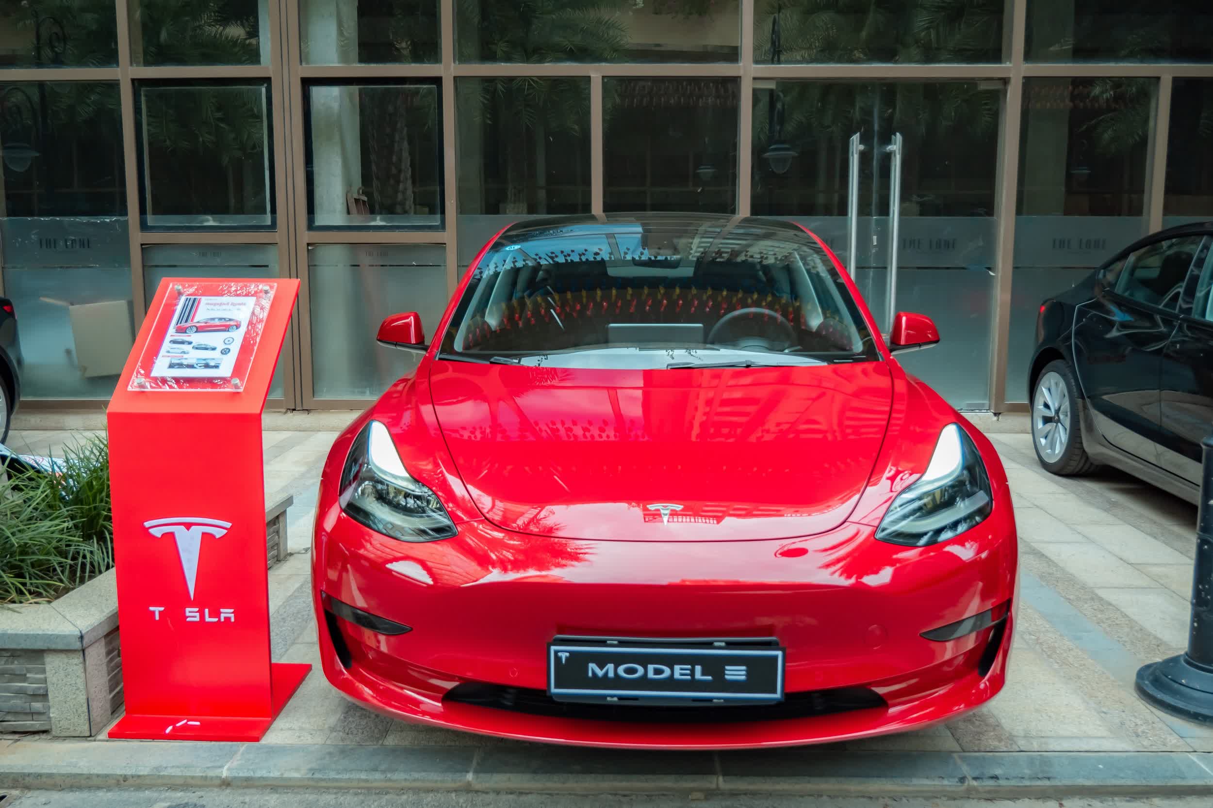 Tesla set a new record with 343,830 electric vehicles delivered in the third quarter