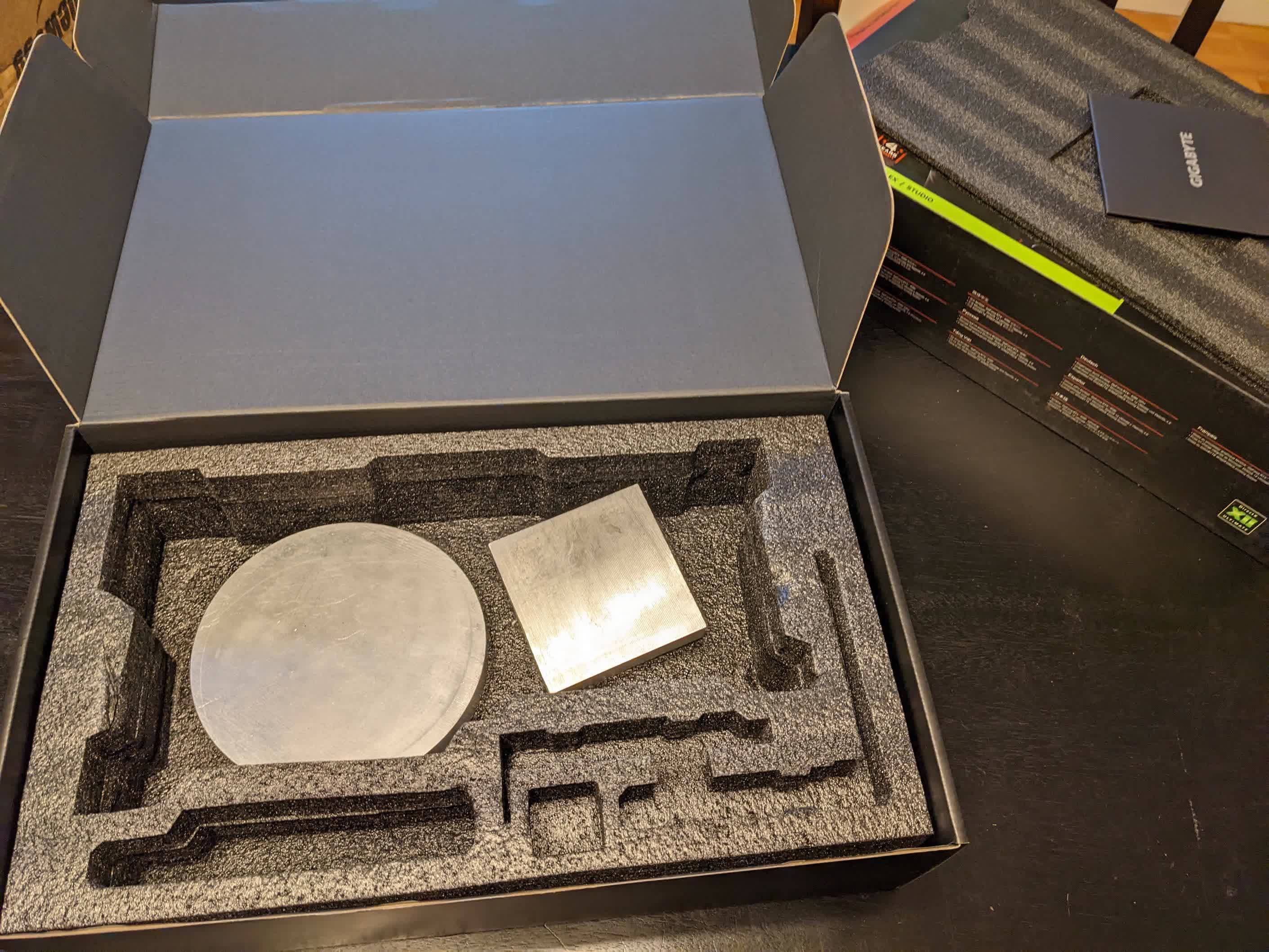 Newegg refunds customer who received RTX 4090 box filled with weights