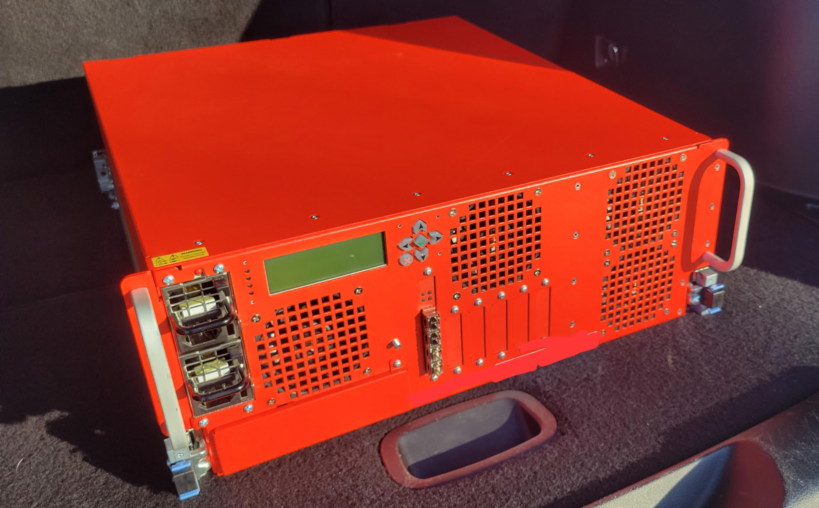 Reddit user acquires decommissioned Netflix cache server, finds 36 hard drives inside