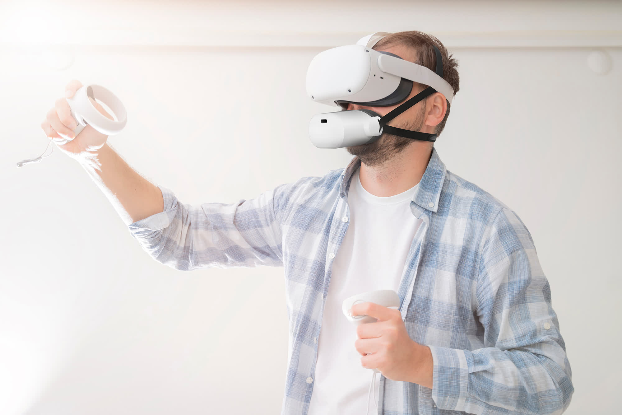 Why Are VR Headsets So Bulky?