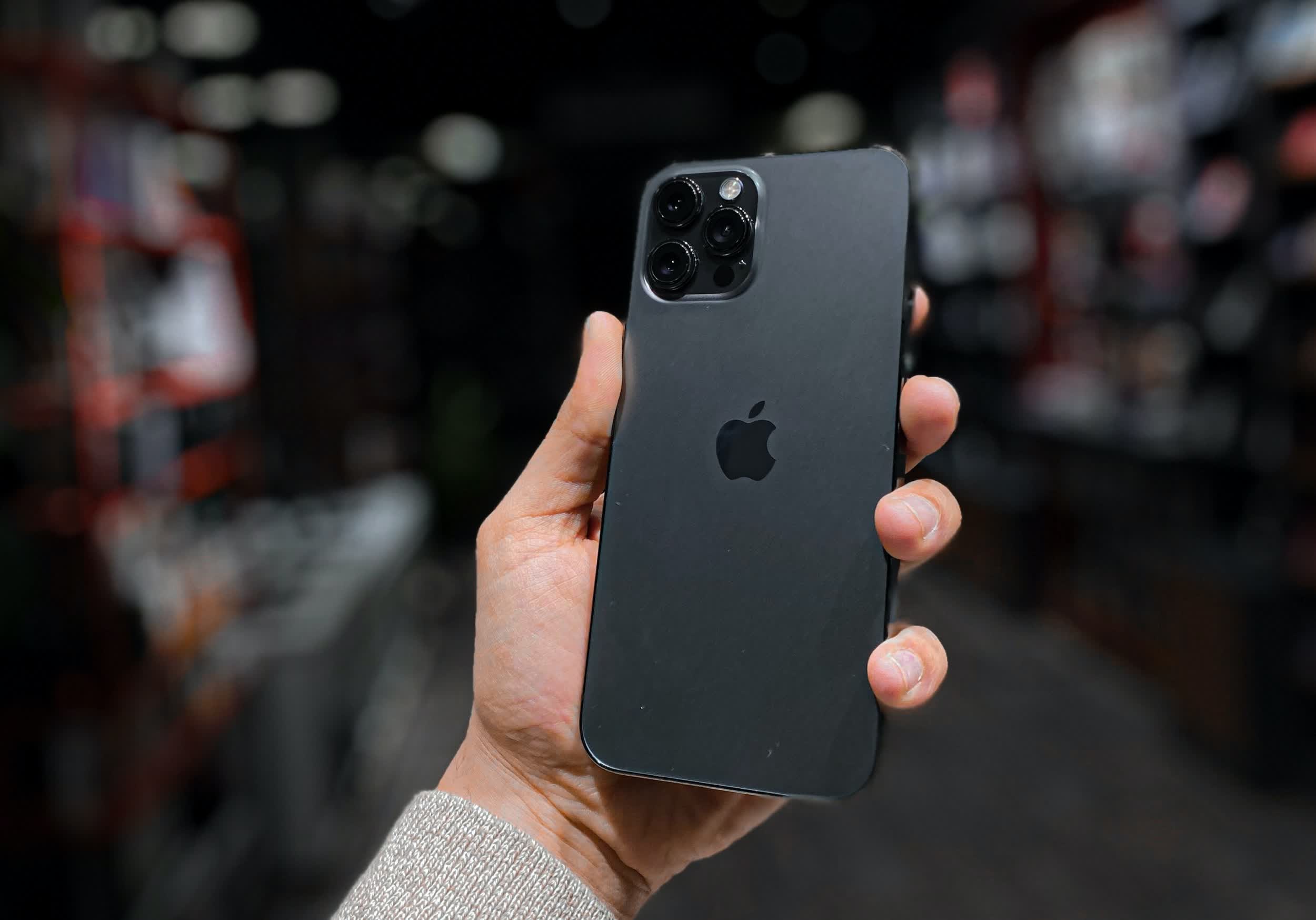 Apple's iPhone 14 Pro Max, the priciest handset it sells, was the most-shipped phone in H1 2023