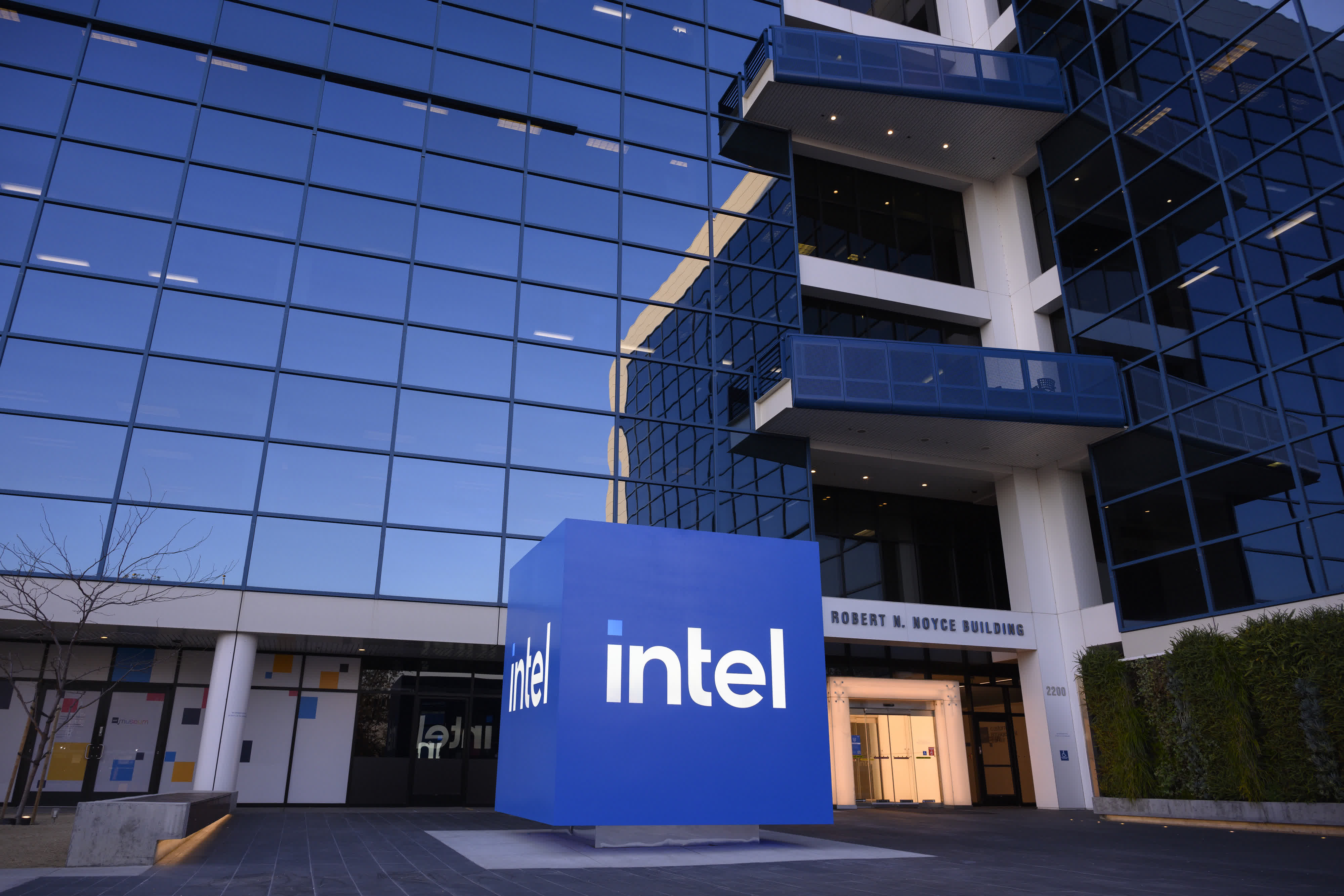 Intel back to profitability after successive quarters of losses
