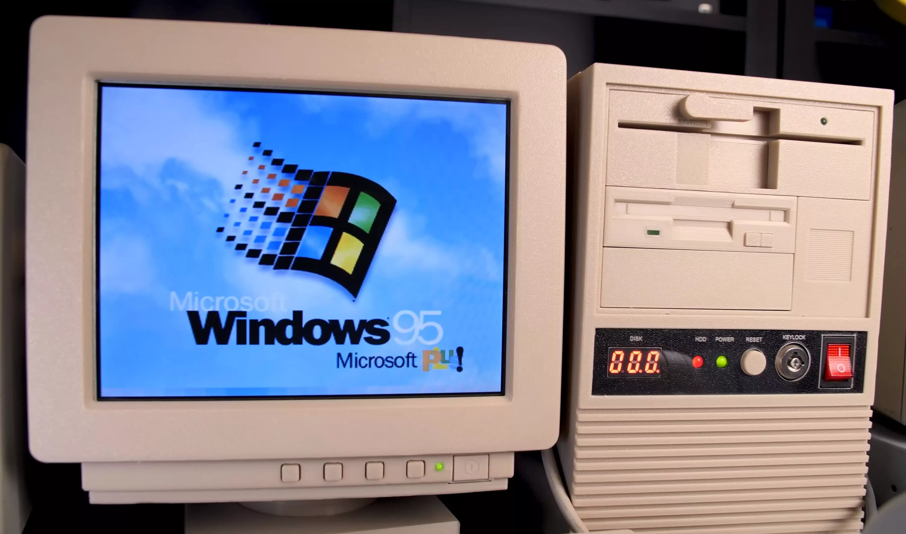 This miniature Intel 486 computer runs Windows 95, but not much else