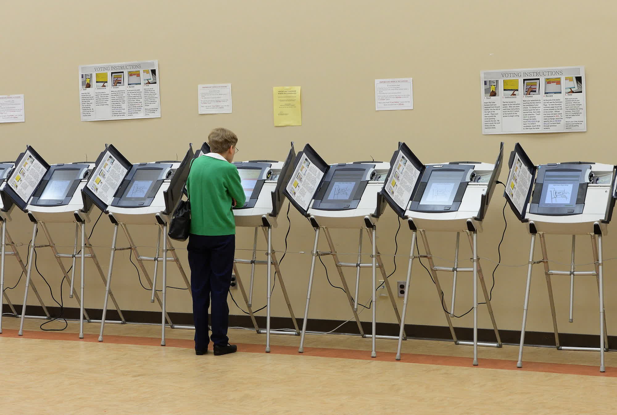 A new bipartisan bill wants to improve cybersecurity of the US voting system