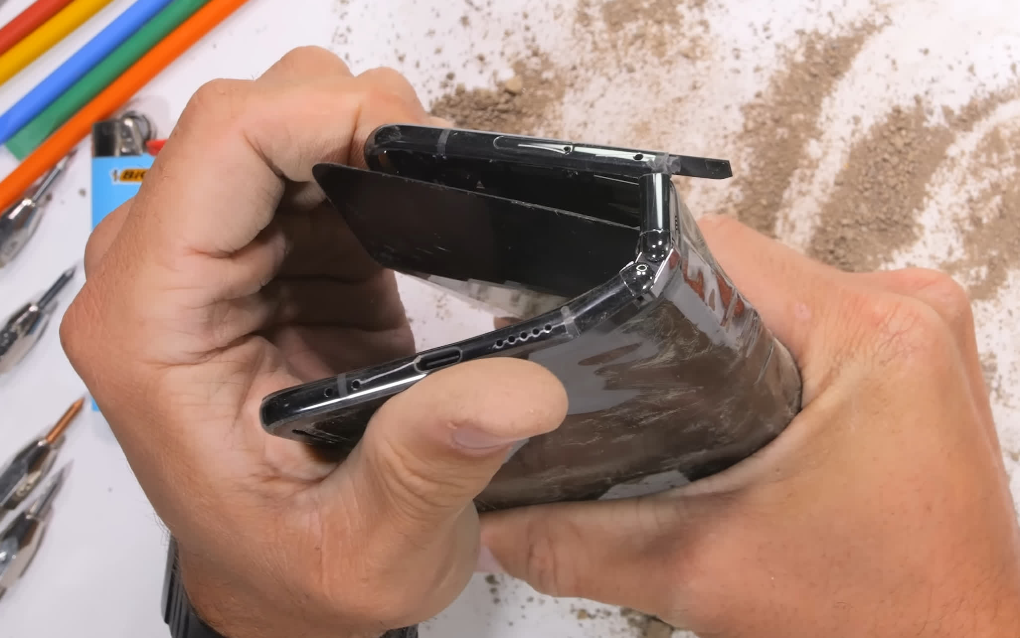 Read more about the article Google Pixel Fold fails durability test, trails Samsung’s Galaxy Z Fold 4