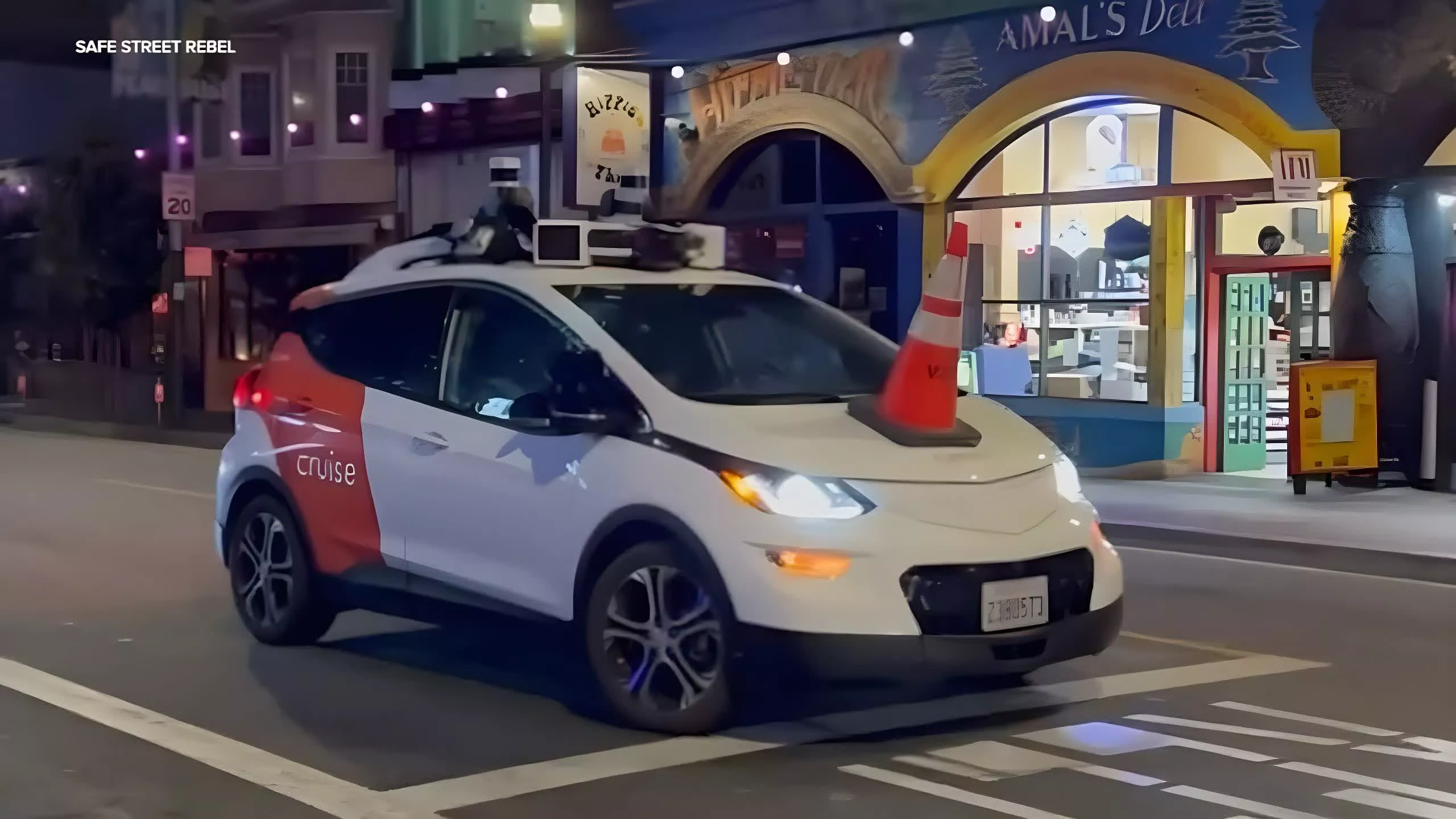 San Francisco protestors are disabling autonomous vehicles using traffic cones (techspot.com)