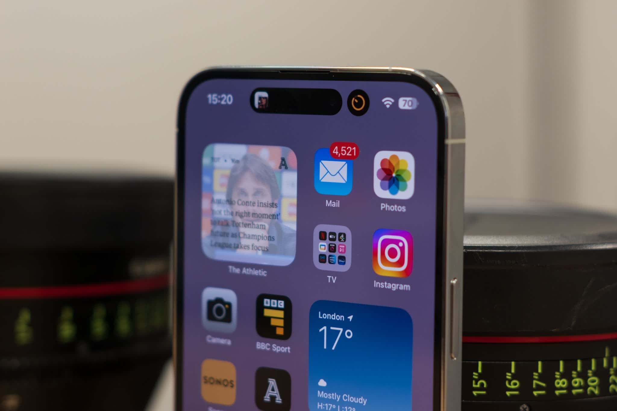 Sorry iOS users, Roblox won't support some Apple iPhones & iPads soon