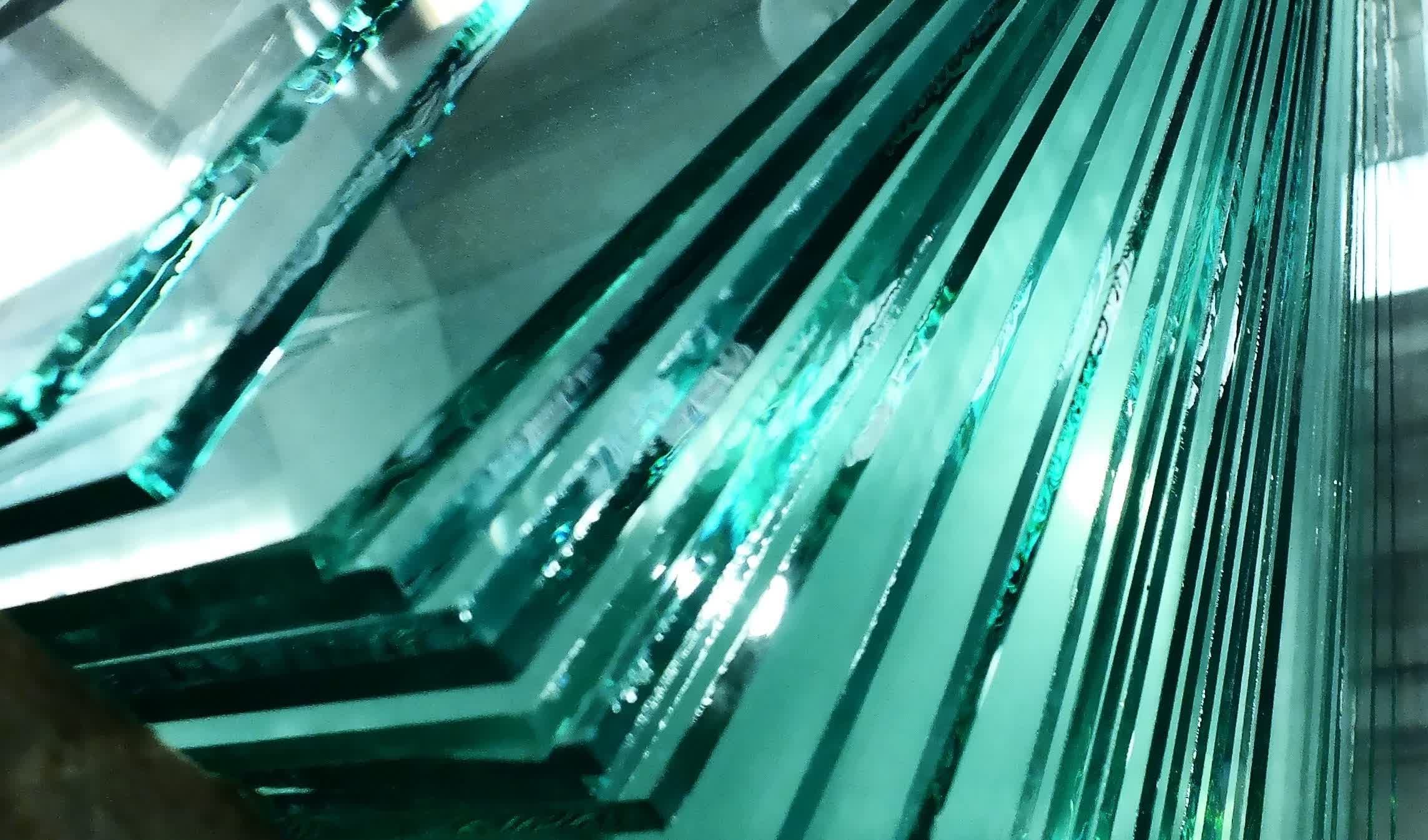 Is aluminosilicate glass the strongest glass ever?