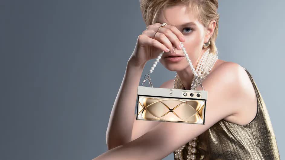 Honor unveils concept phone that's part foldable, part handbag