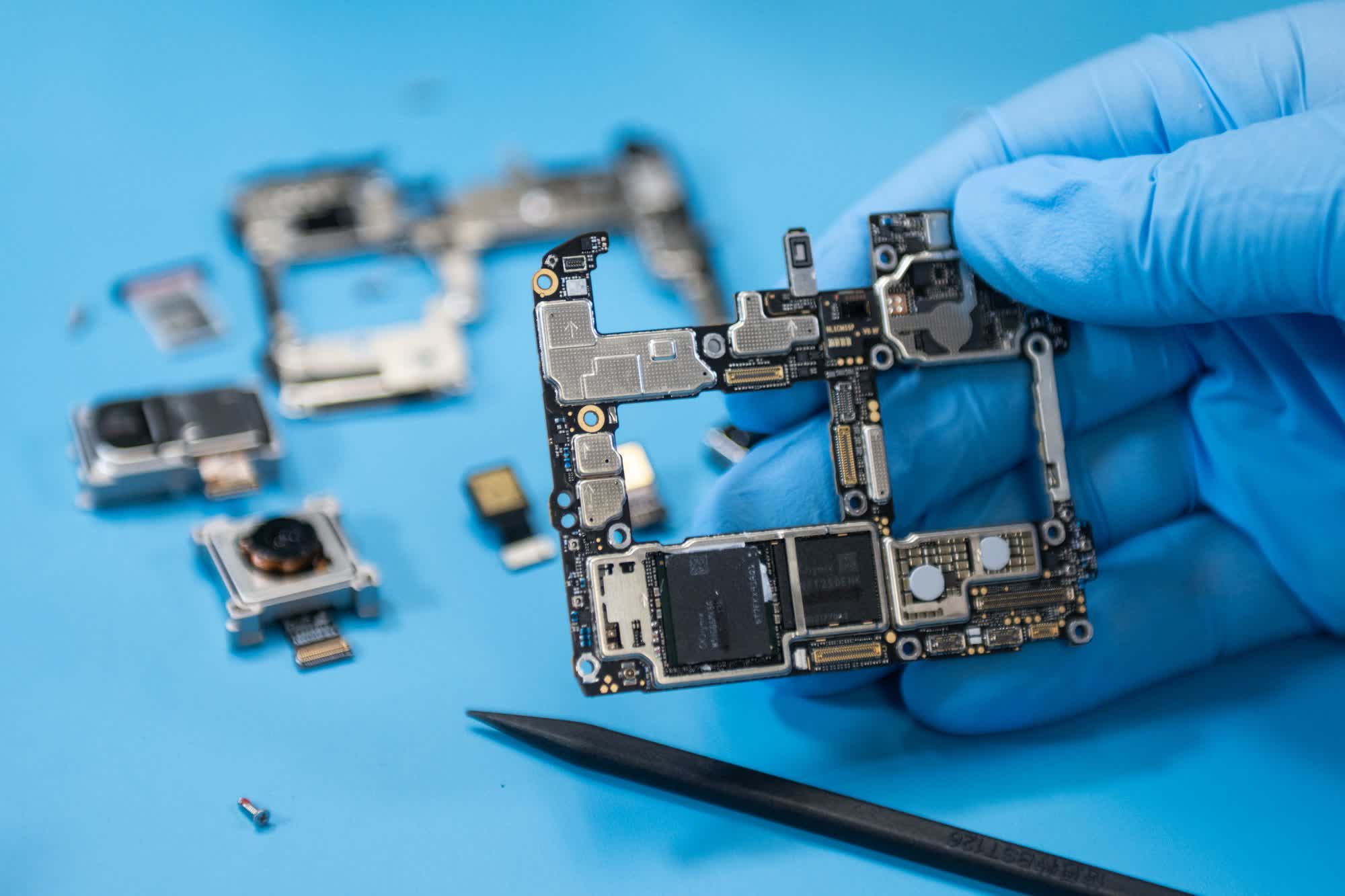 Huawei Mate 60 Pro Teardown Confirms Chinese 7nm Breakthrough