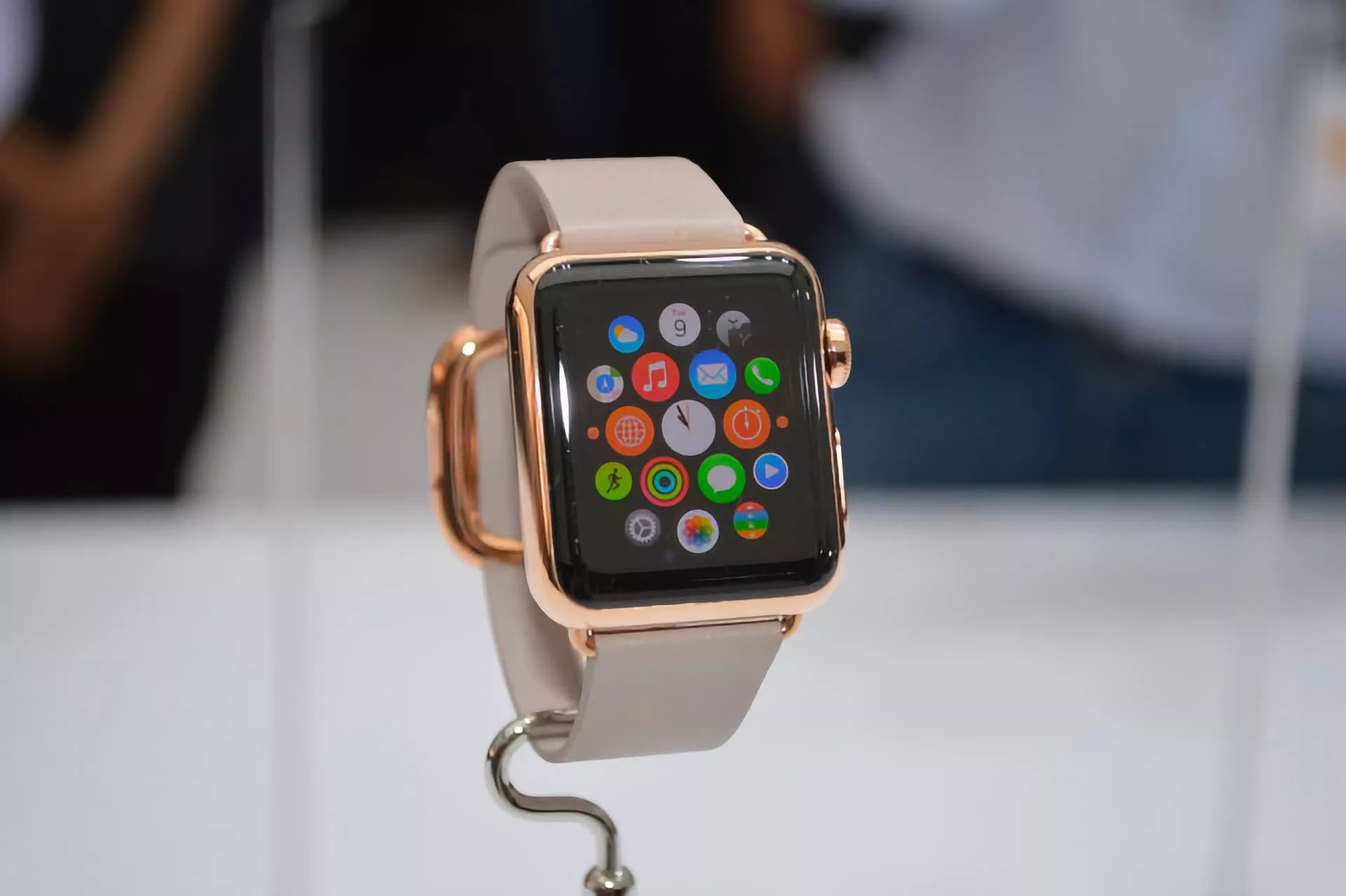 Apple declares its $17,000 solid-gold watch officially obsolete