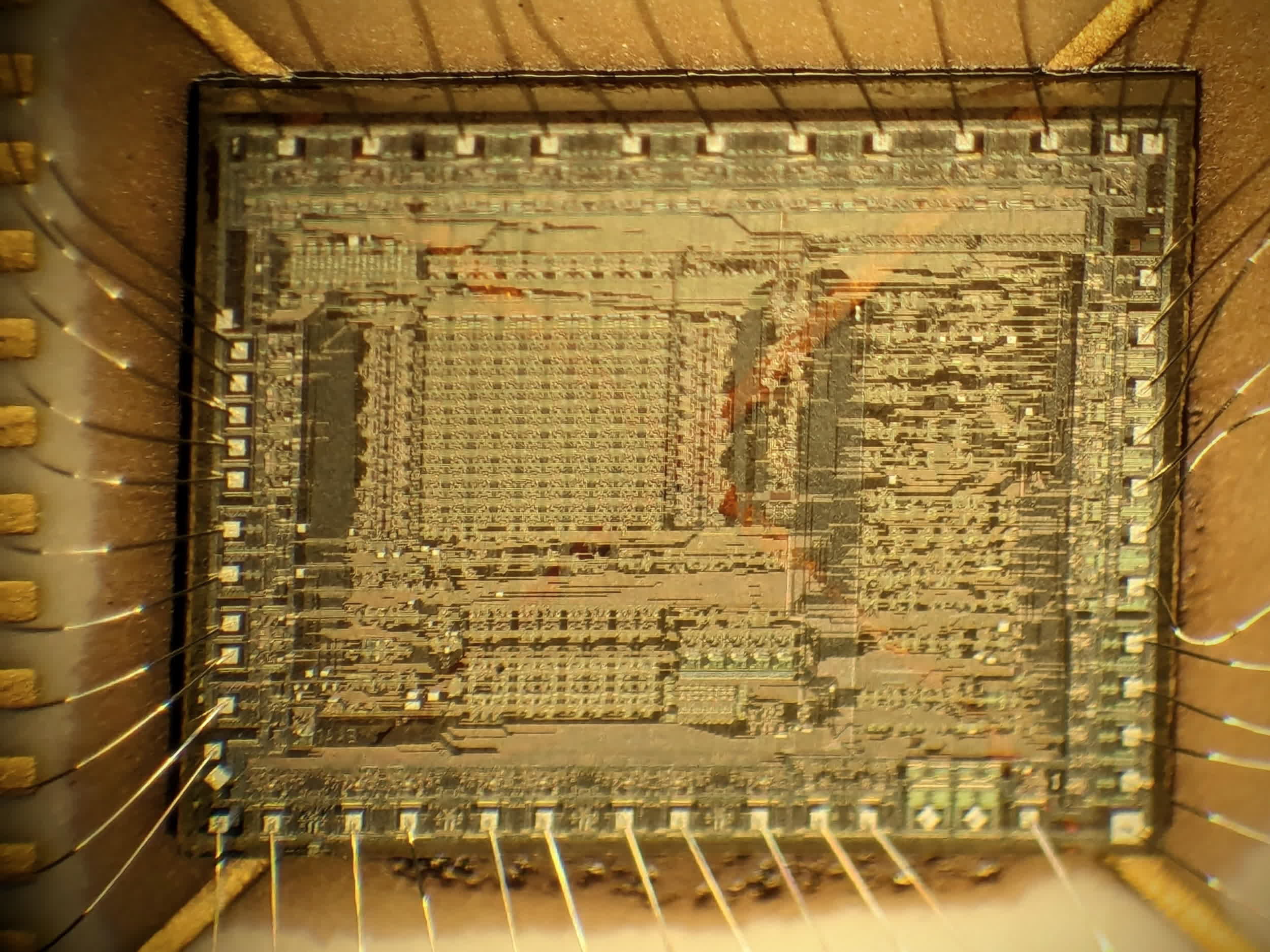 Unusual silicon-on-sapphire chip unearthed in ancient HP floppy disk drive