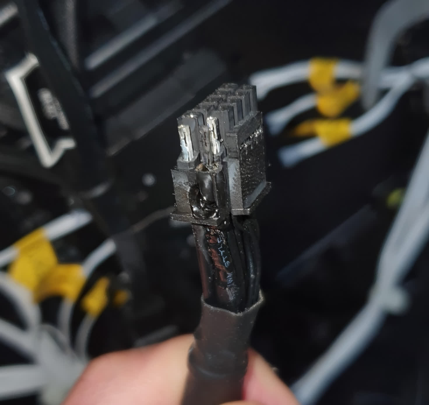 RTX 4090 owner says his 16-pin power connector melted at the GPU and PSU ends simultaneously