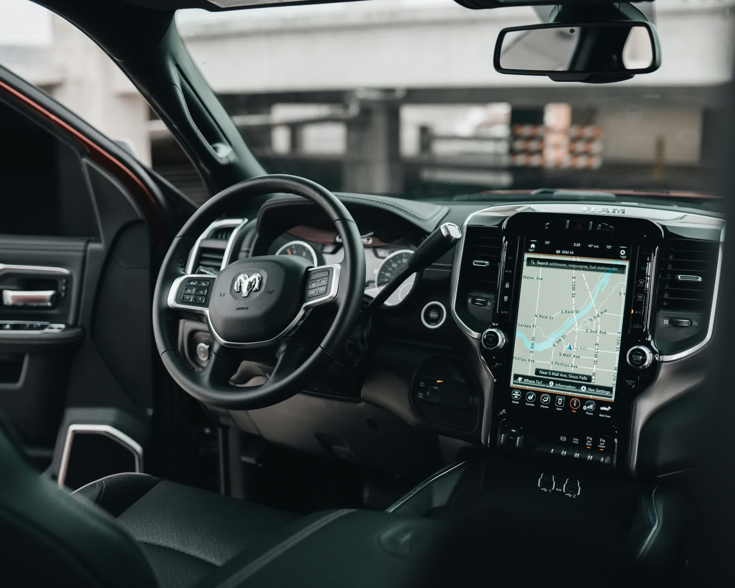 Senators urge FTC to investigate carmakers selling drivers' location and speed data