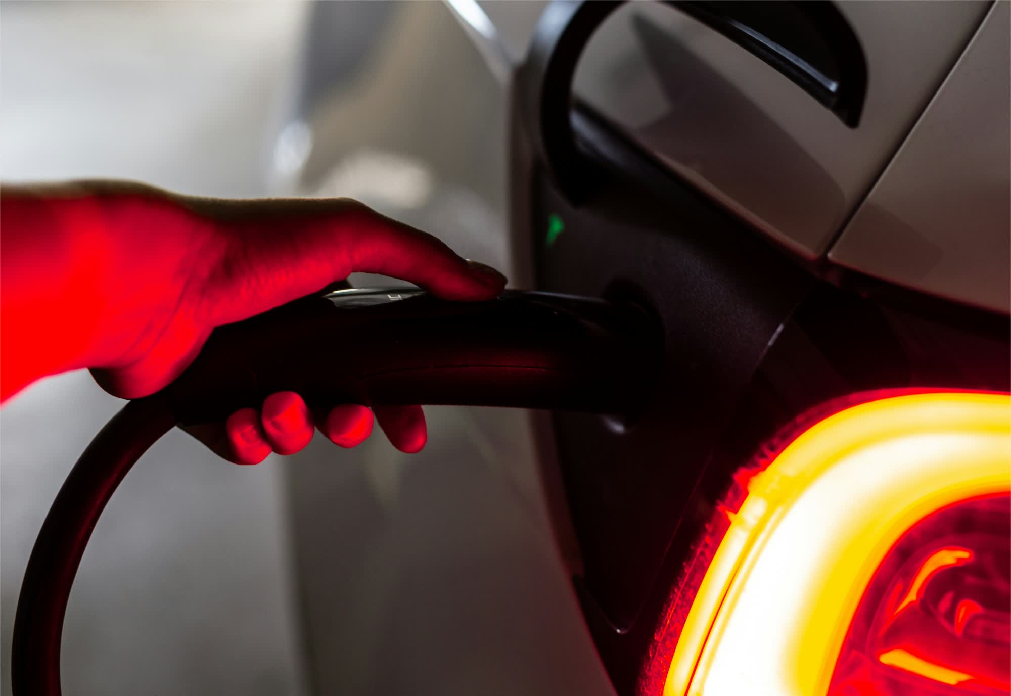 EV battery prices set to plummet, dramatic 50% drop predicted by 2026