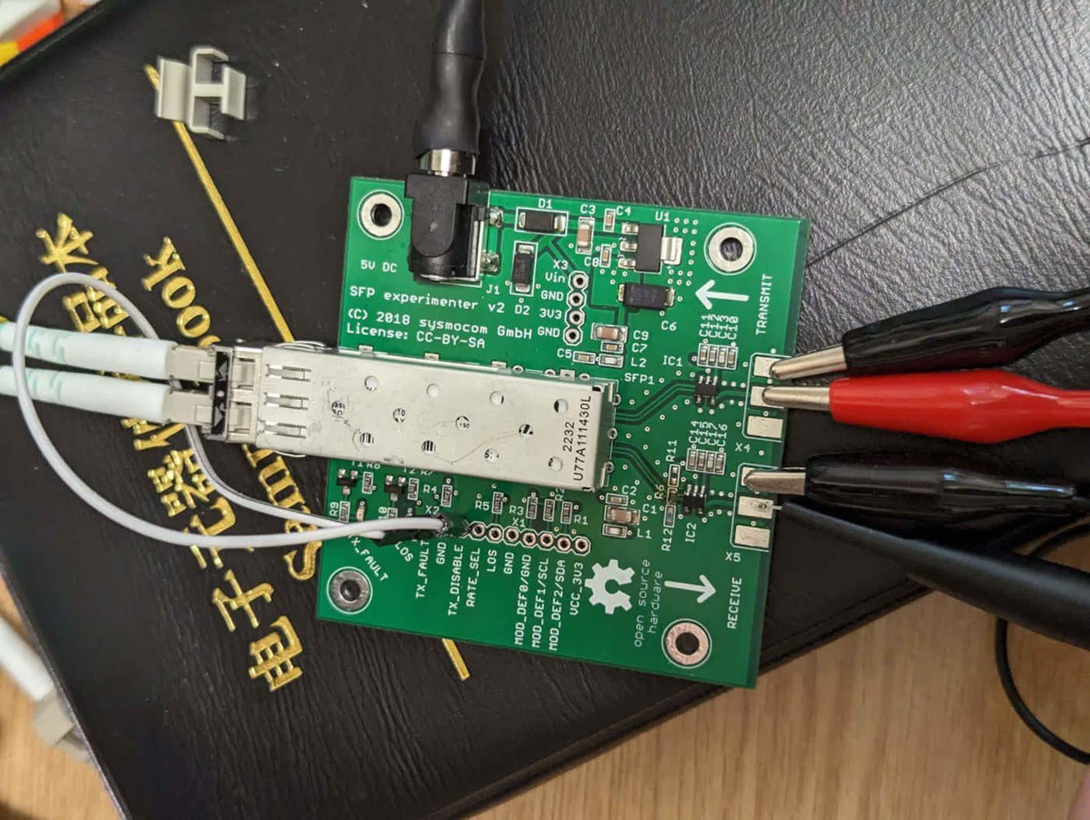 ハッカーがトスリンクオーディオケーブルを143kmまで延長し、IPデータ伝送を実現
