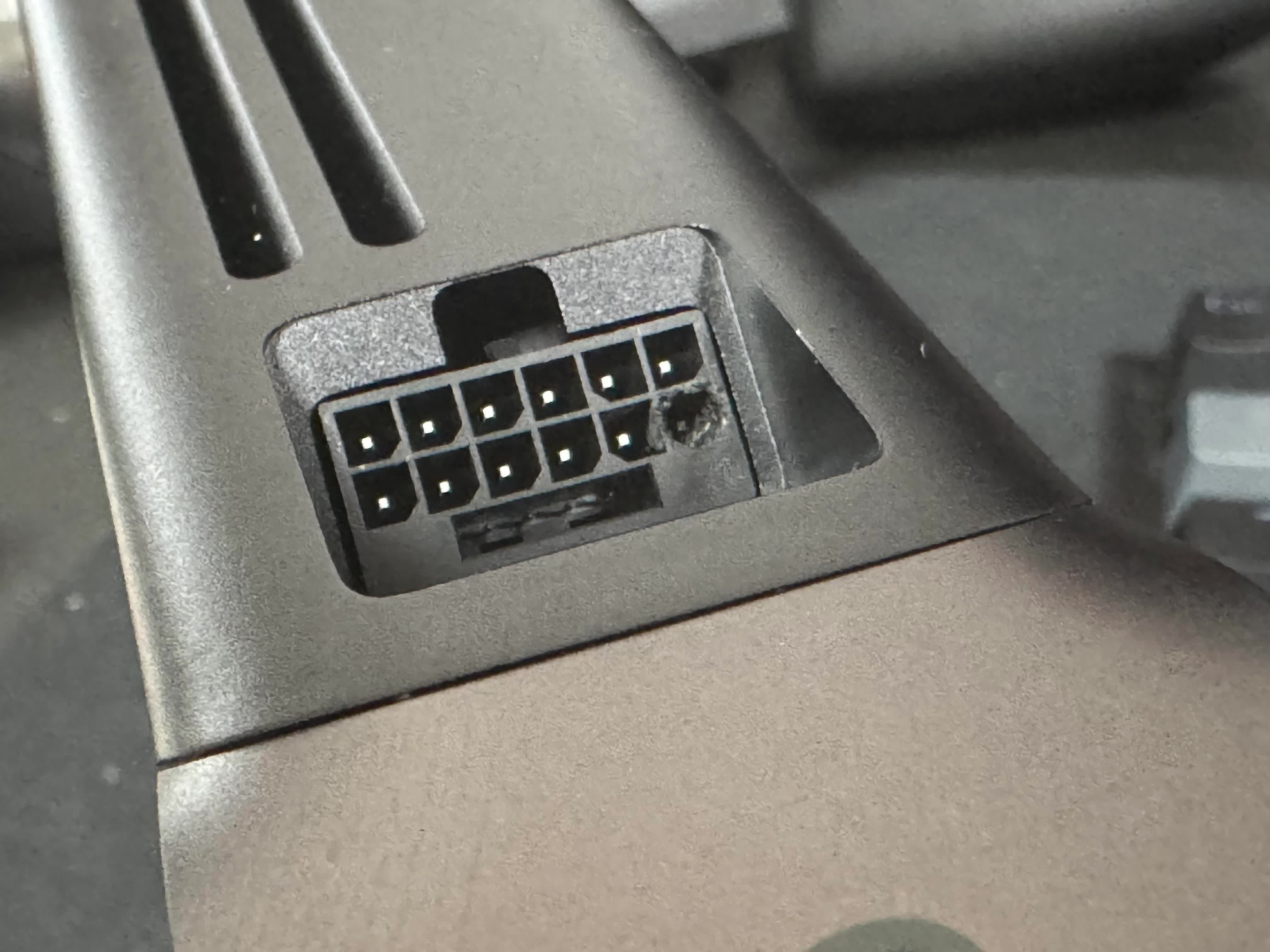 Damage caused by a third-party cable on RTX 5090