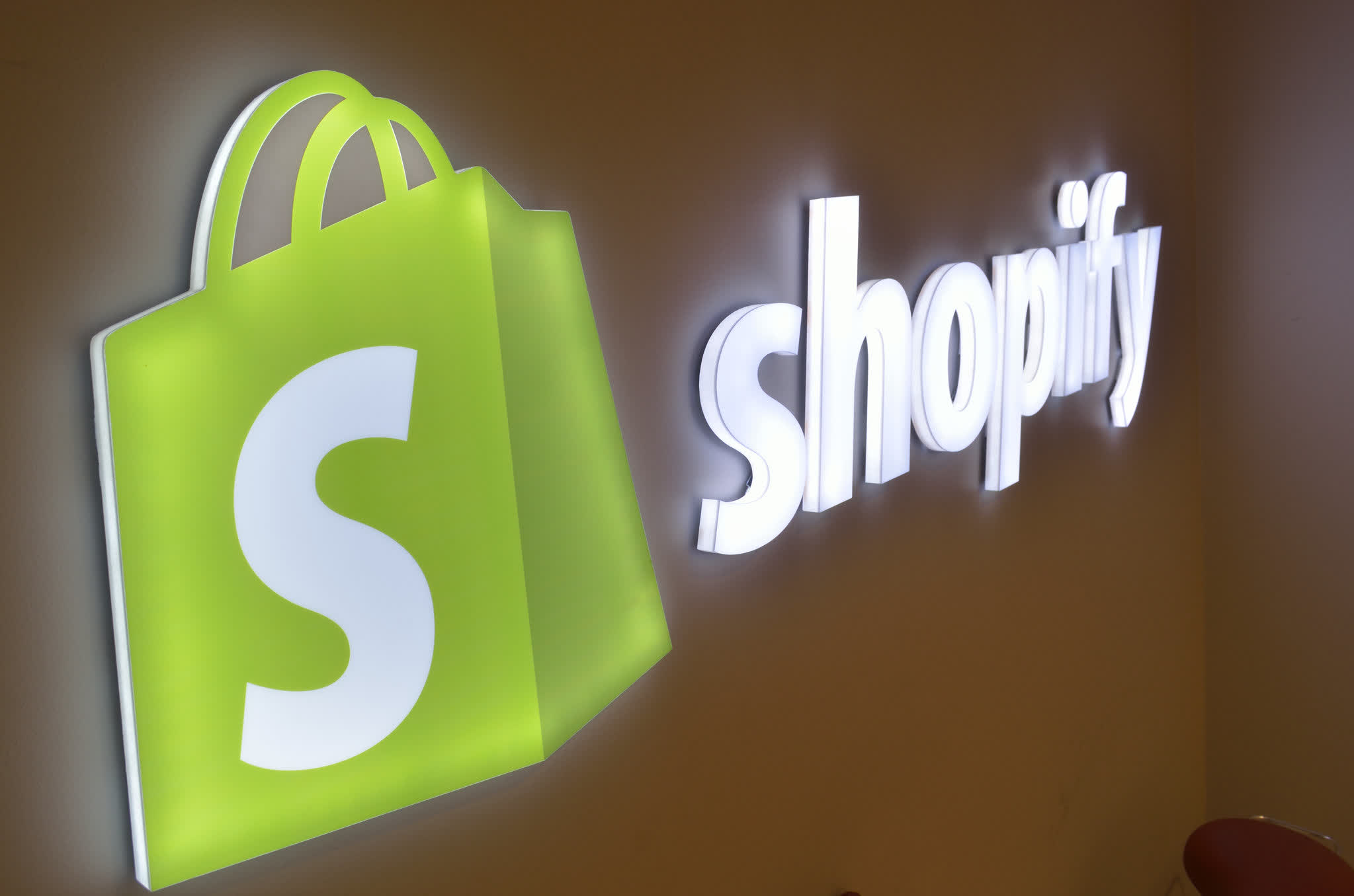 Shopify CEO: justify new hires by proving AI can't do the job better