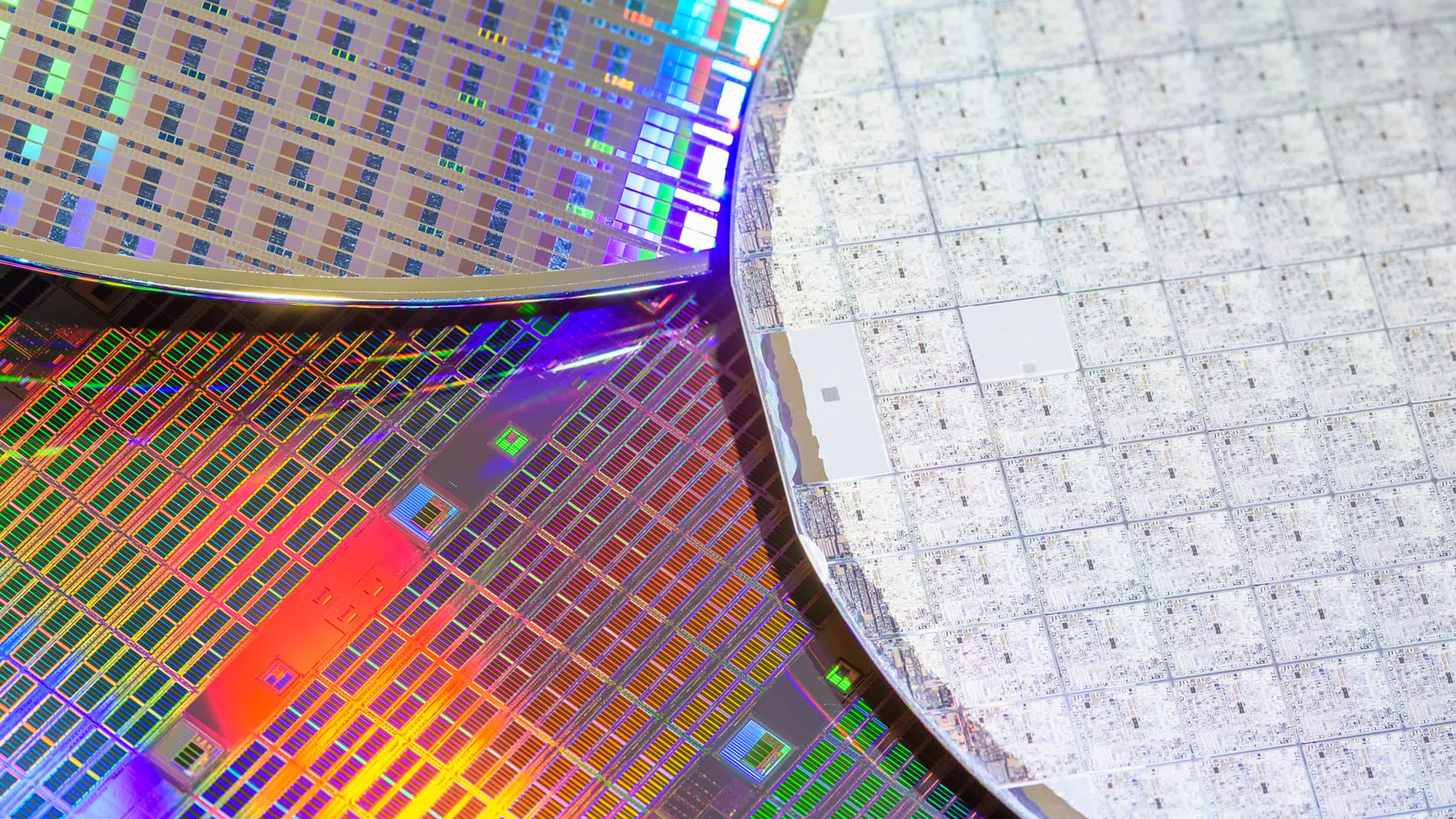 Researchers use lasers and metalenses to align 3D chips with atomic precision