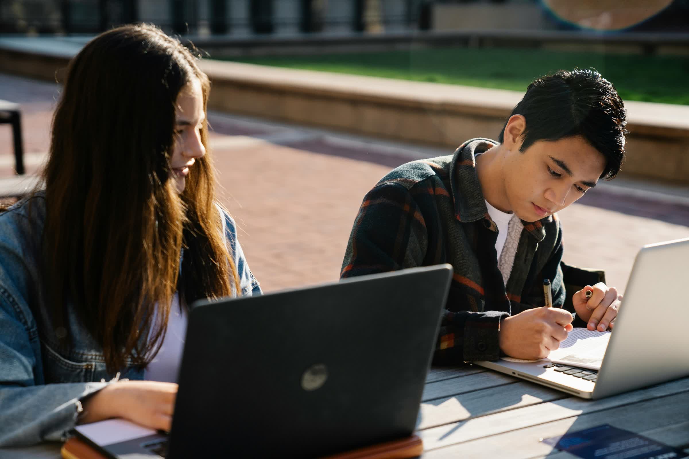 Google offers free AI tools and 2TB of storage to eligible college students