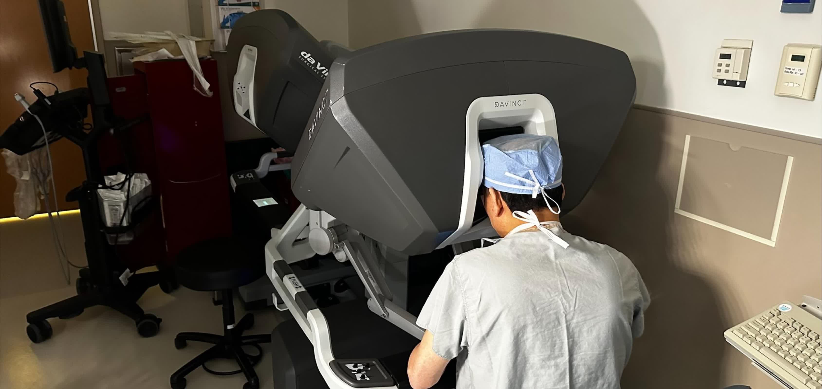 US surgeons complete first-ever heart transplant using robotics