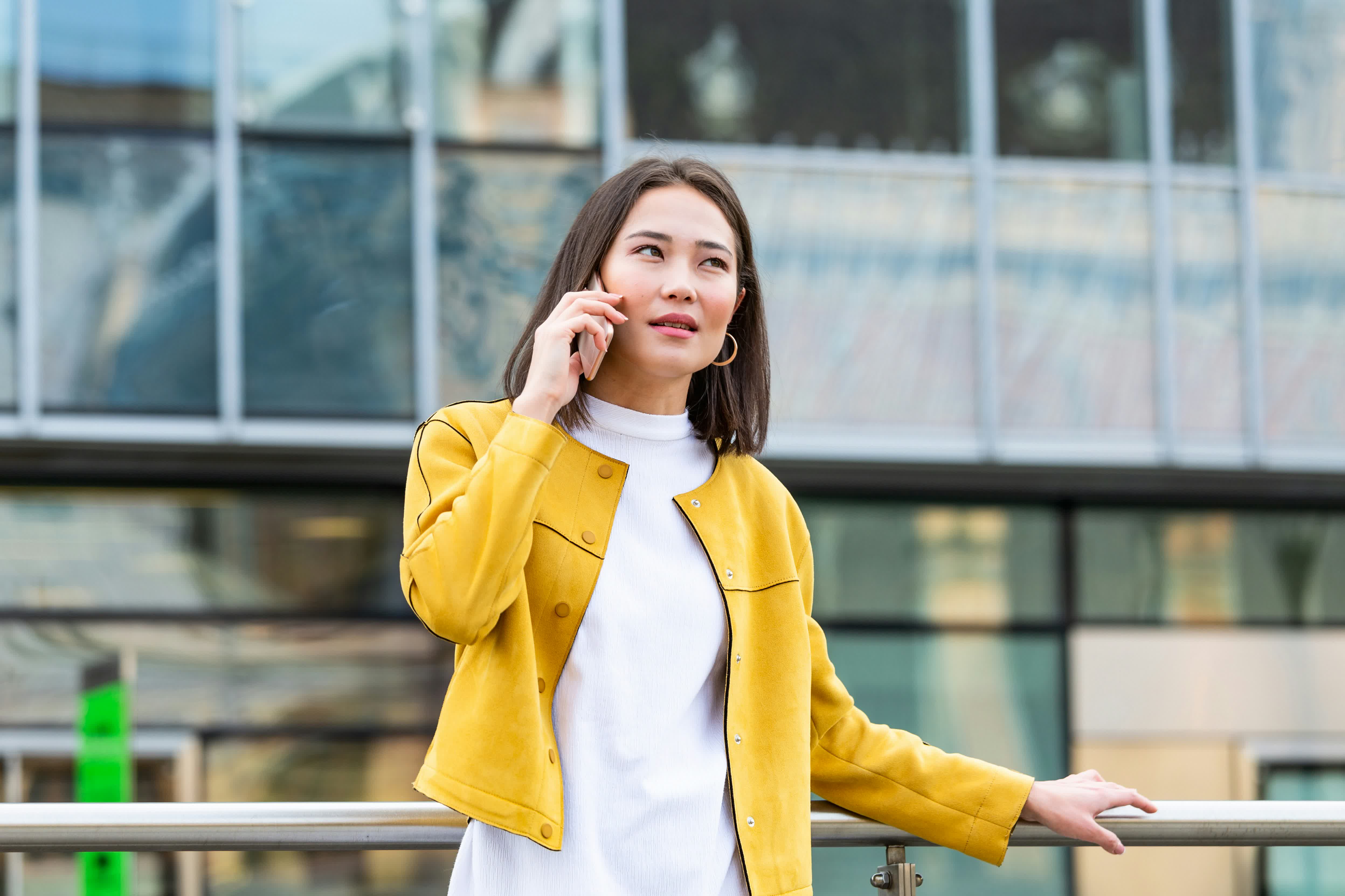 Radar captures subtle cellphone vibrations to eavesdrop on calls from several feet away