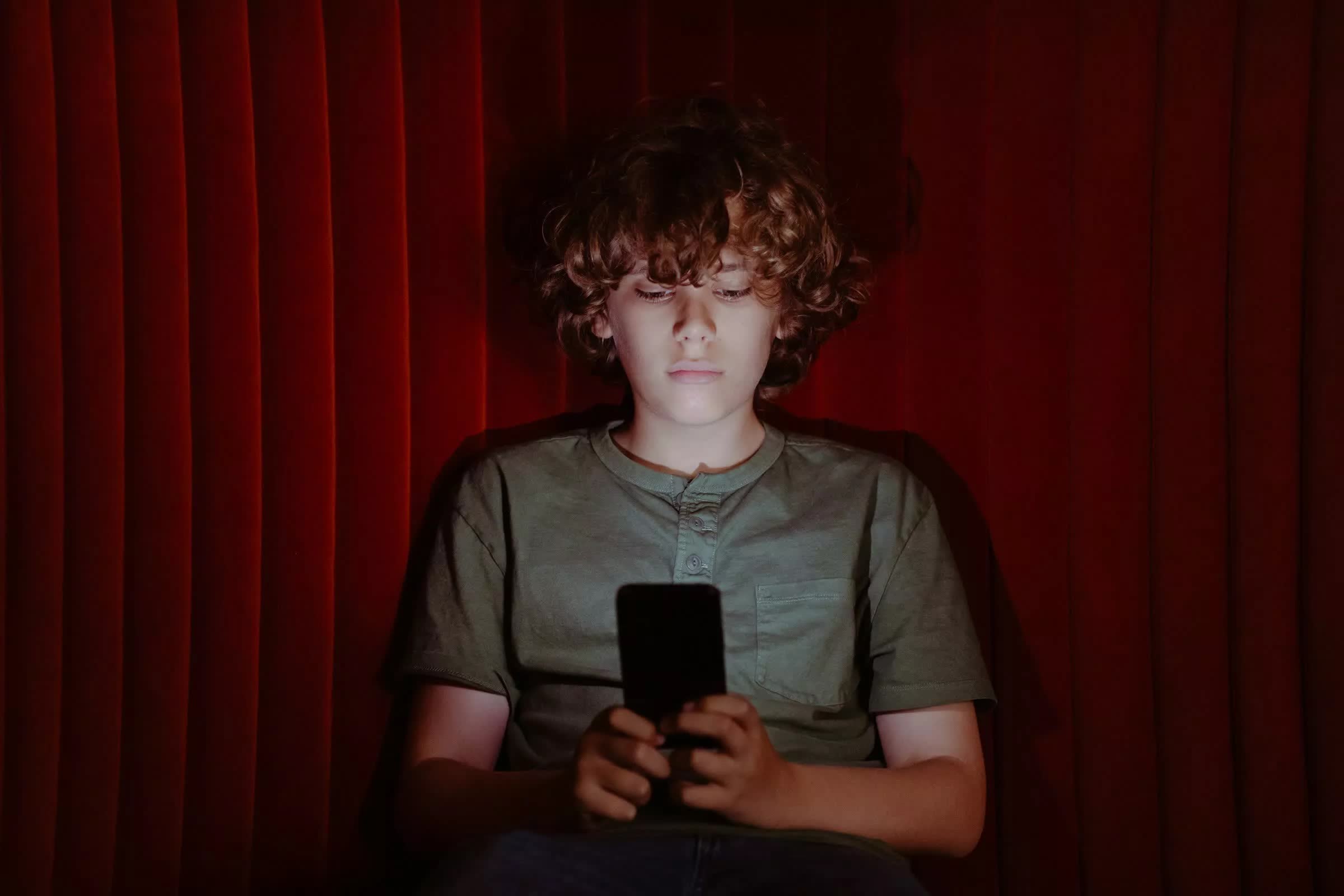 Meta under fire over AI rules that allow romantic roleplay with children and false medical advice