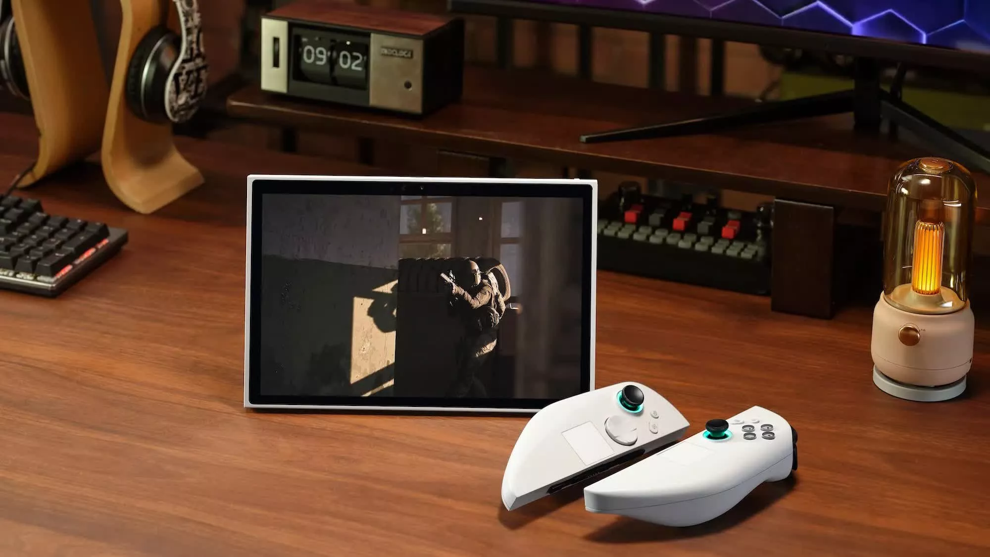 Mức giá của máy là 1.799 USD (khoảng gần 50 triệu đồng), đi kèm màn hình LTPS 10,95 inch 120Hz có thể chuyển đổi linh hoạt giữa 2D và 3D không cần kính.