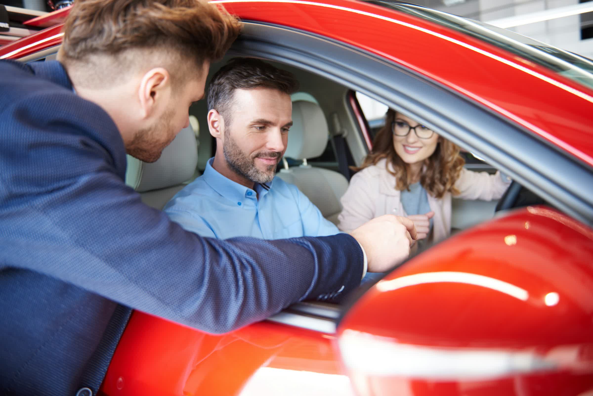 IRS clarifies rules to give EV buyers more time to claim expiring $7,500 tax credit