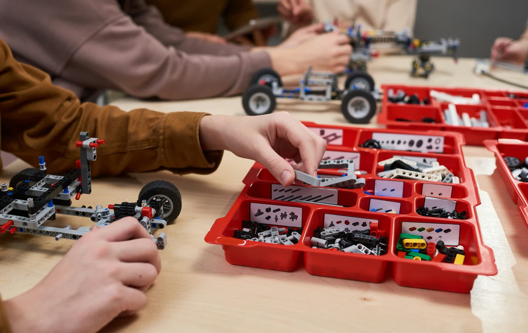 DIYer turns Lego bricks into a fully operational 3D printer