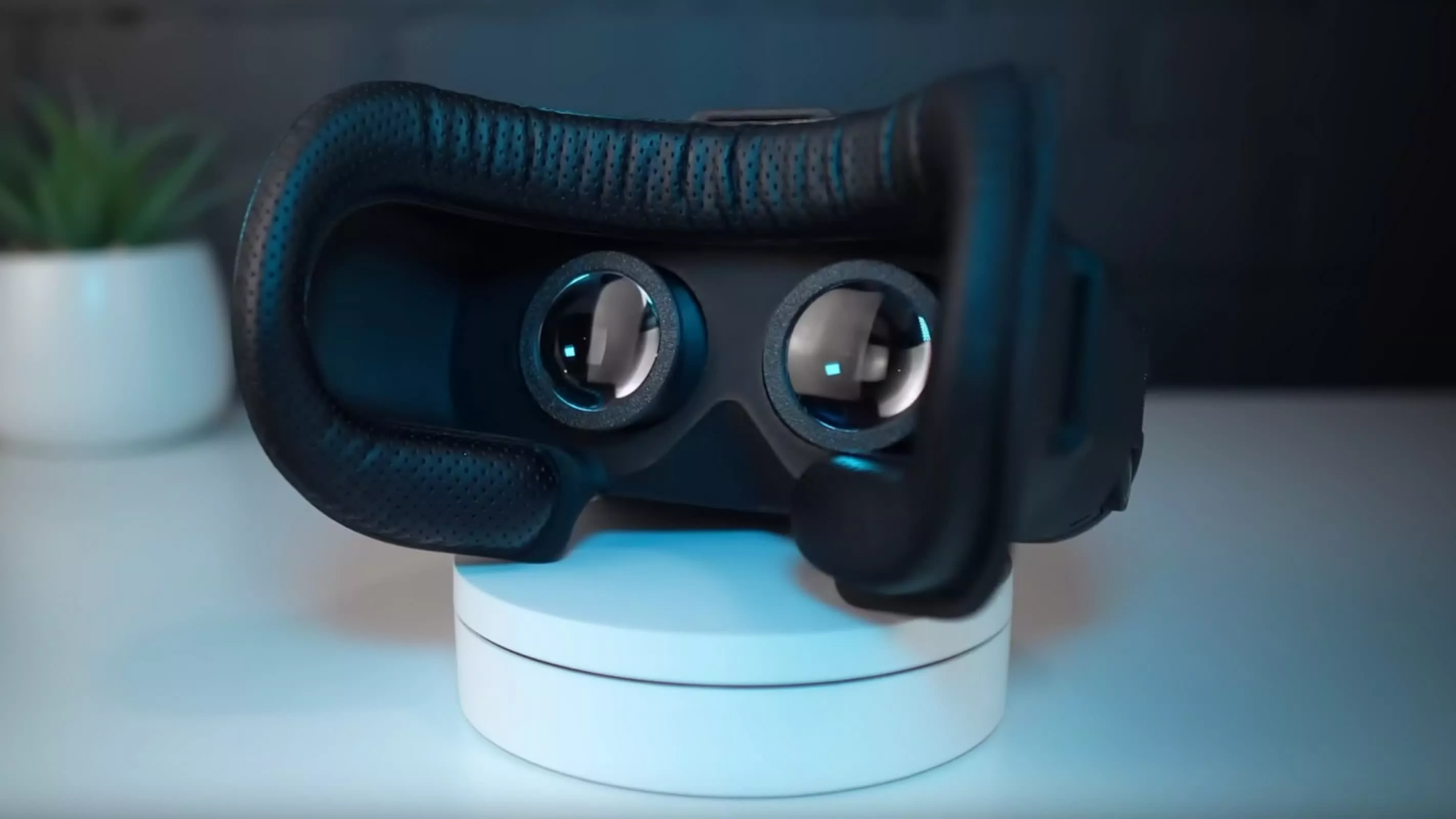 YouTuber builds fully functional VR headset for under $150