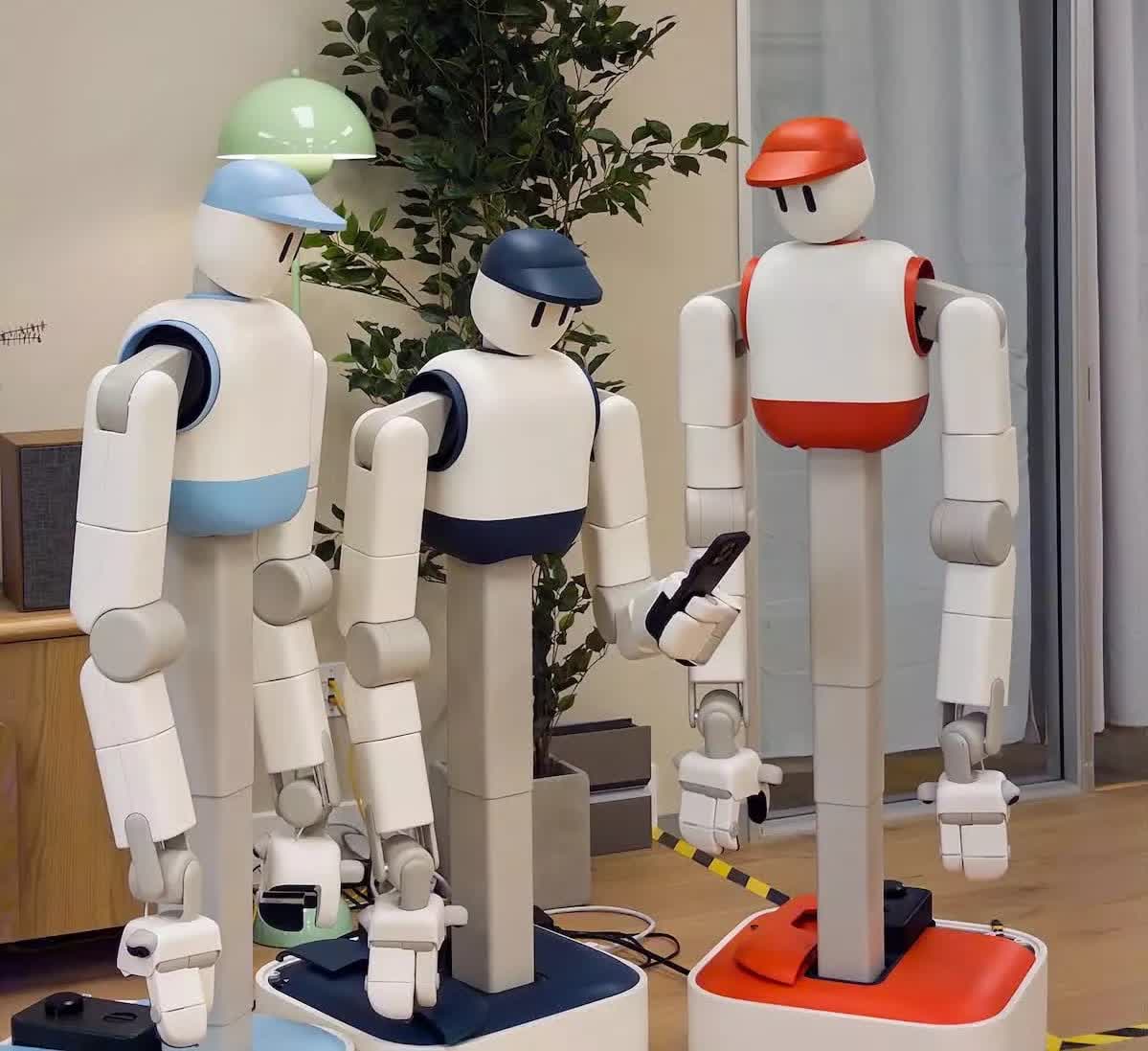 Memo robot learns household tasks through sensor glove training