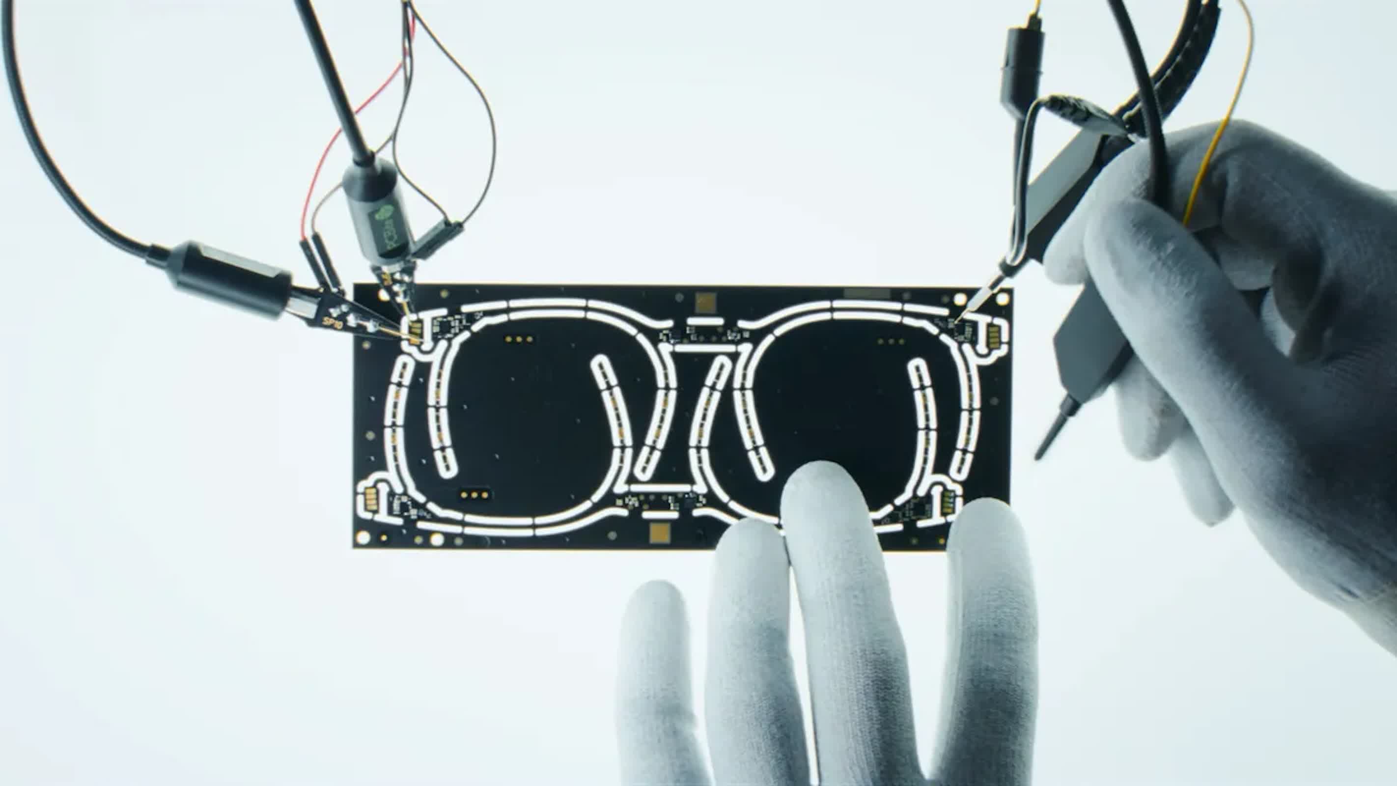 Finnish startup's auto-adjusting glasses use liquid crystals for real-time focus