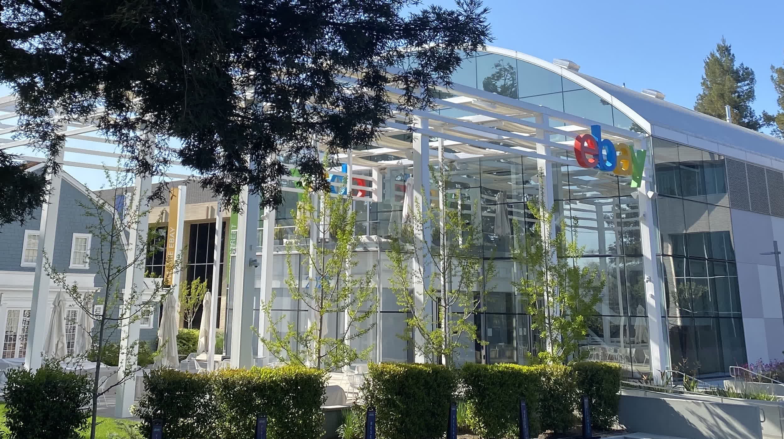 eBay bans AI agents from shopping, but hints at future approved bots