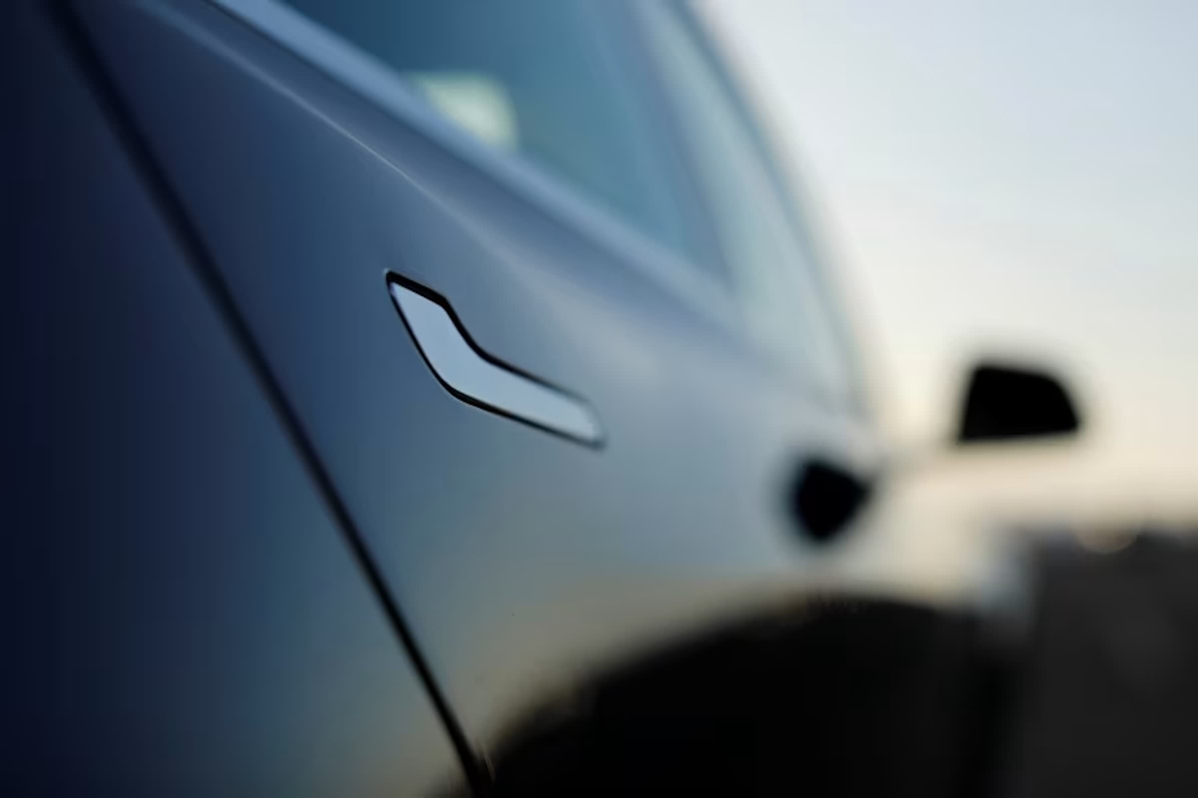 China bans flush door handles on new cars by 2027