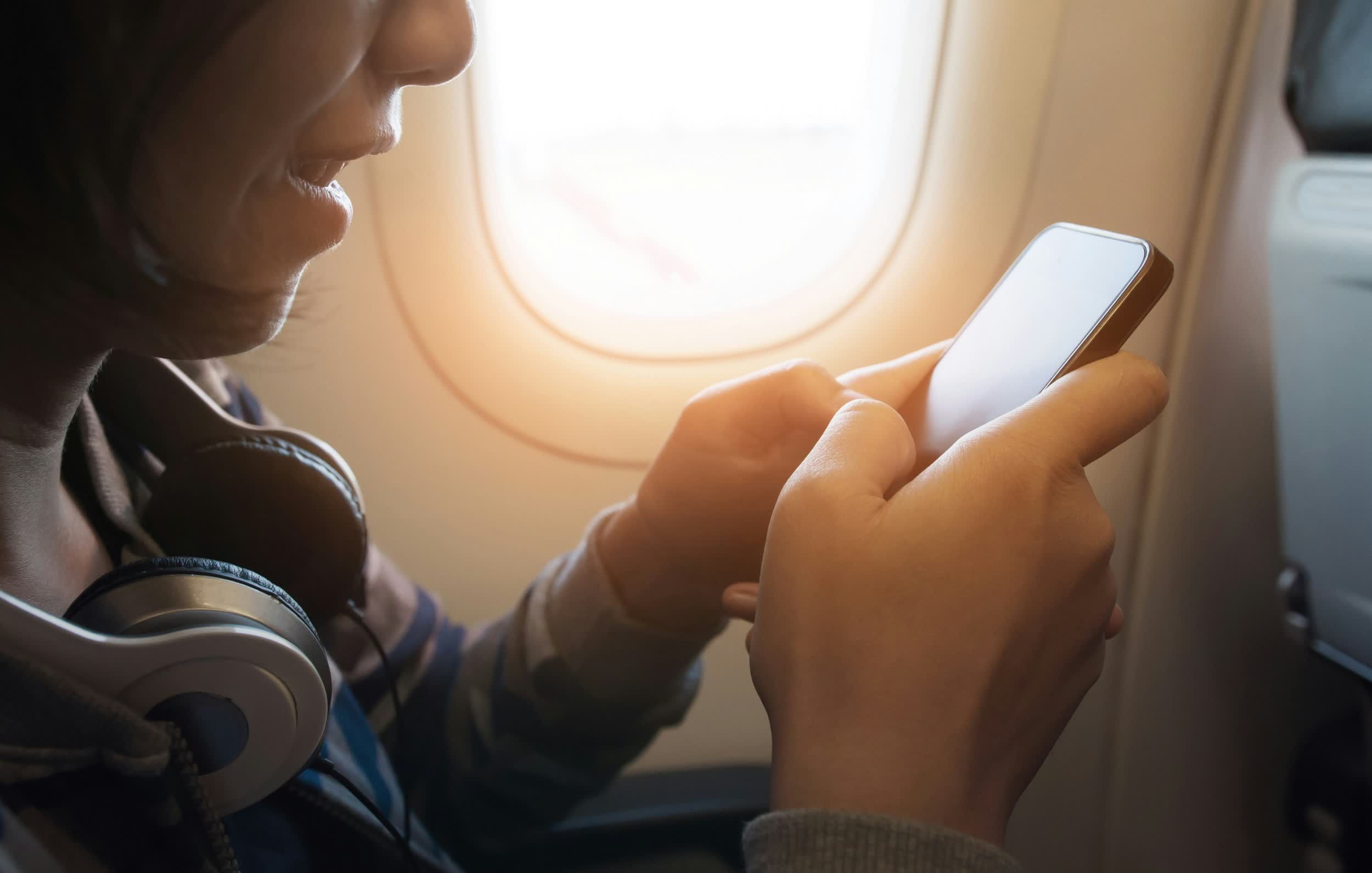 United Airlines may now remove passengers who play audio without headphones