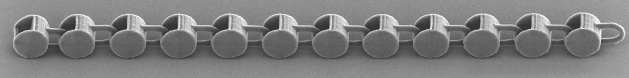 Leiden's worm-like microrobot moves without electronics or internal power