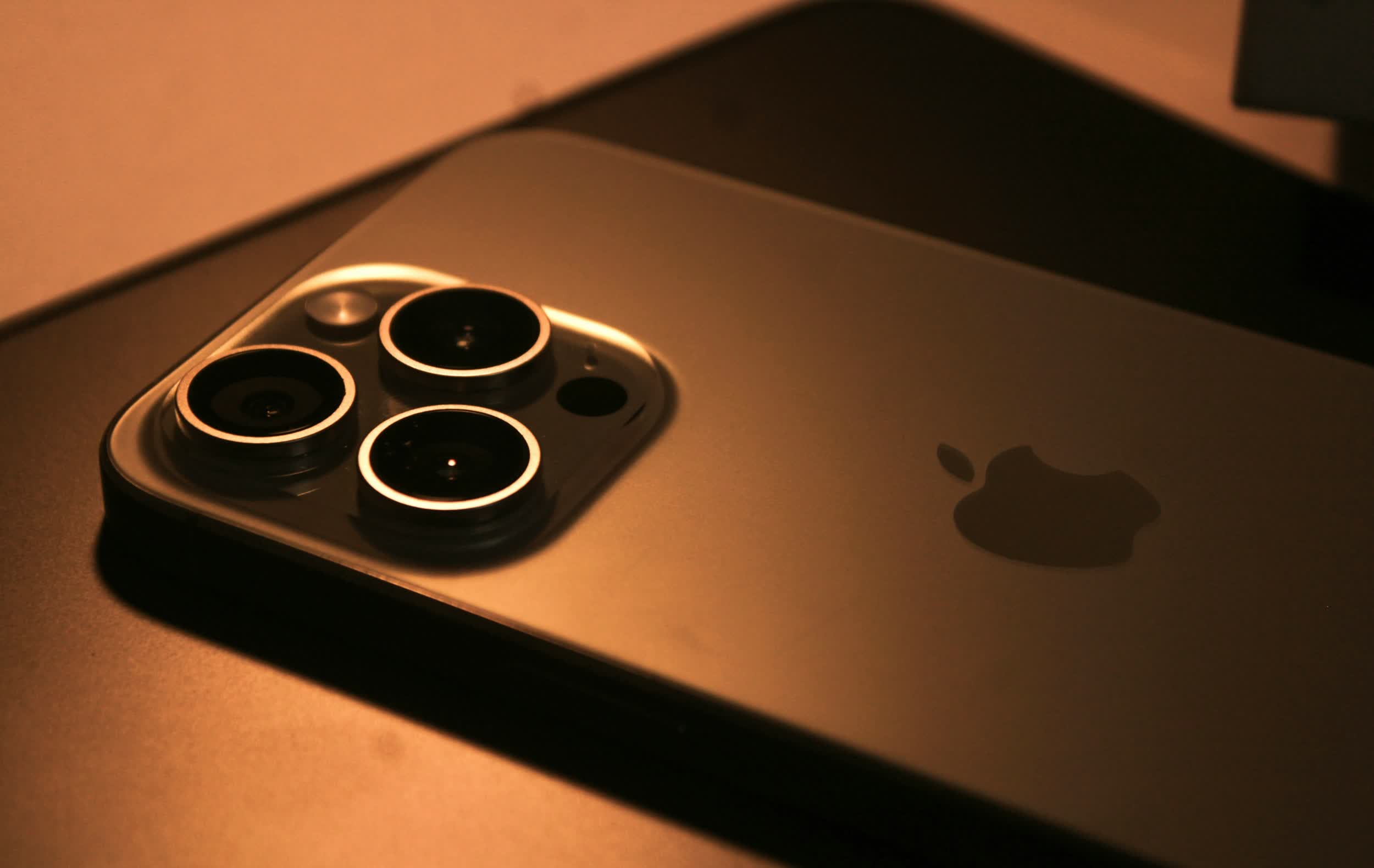 Apple and Samsung are dominating smartphone sales so thoroughly that only one other company makes the top 10