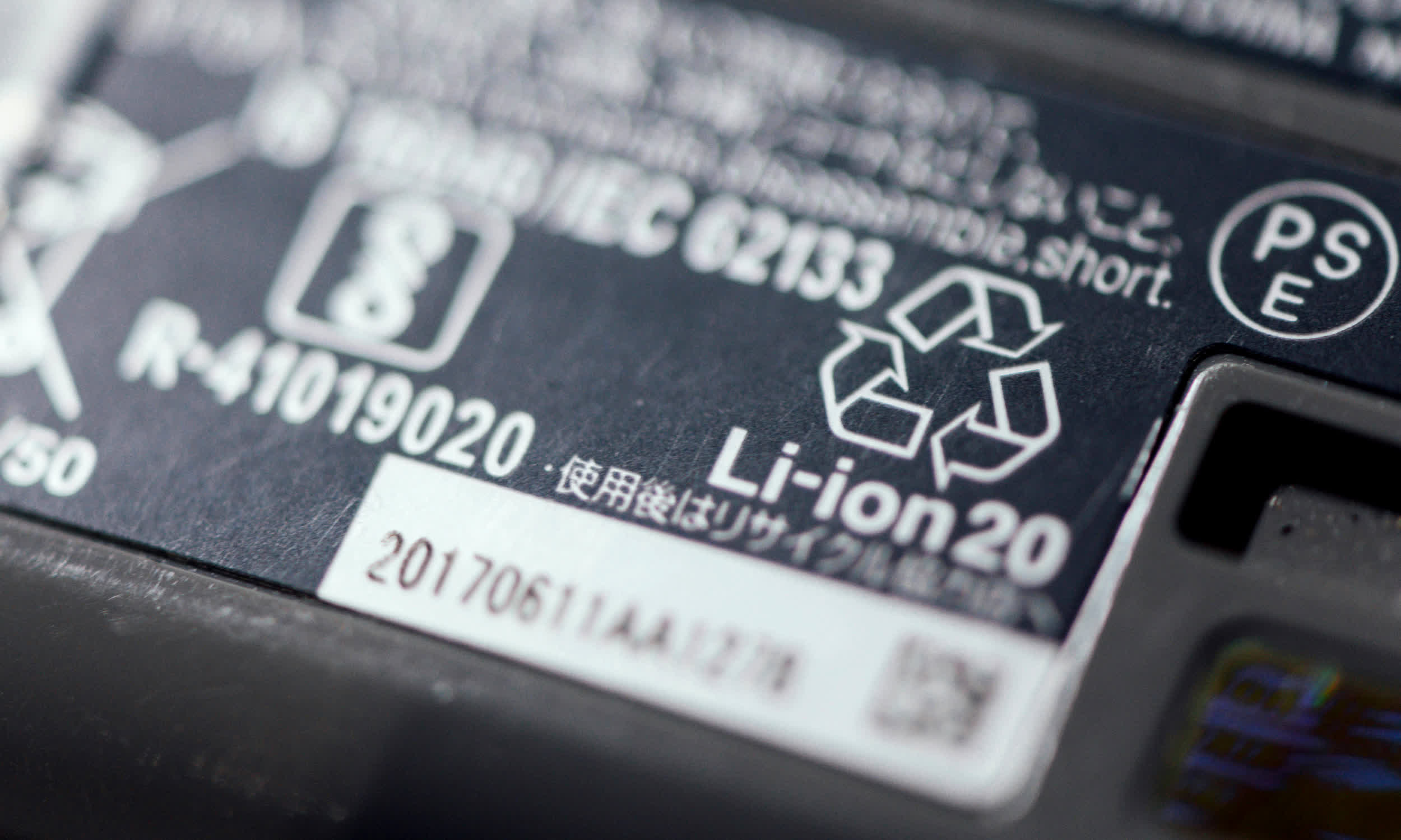 UK lithium-ion battery fires surge 147%, striking every five hours