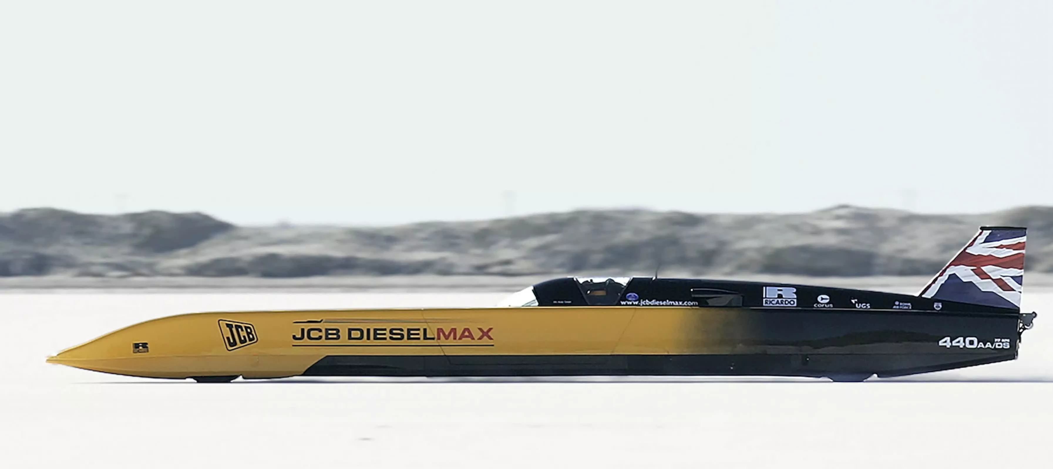 Водородный болид JCB Hydromax попробует установить новые рекорды скорости Hydrogen-powered 1,600-hp car takes aim at multiple land-speed records on Bonneville Salt Flats this morning