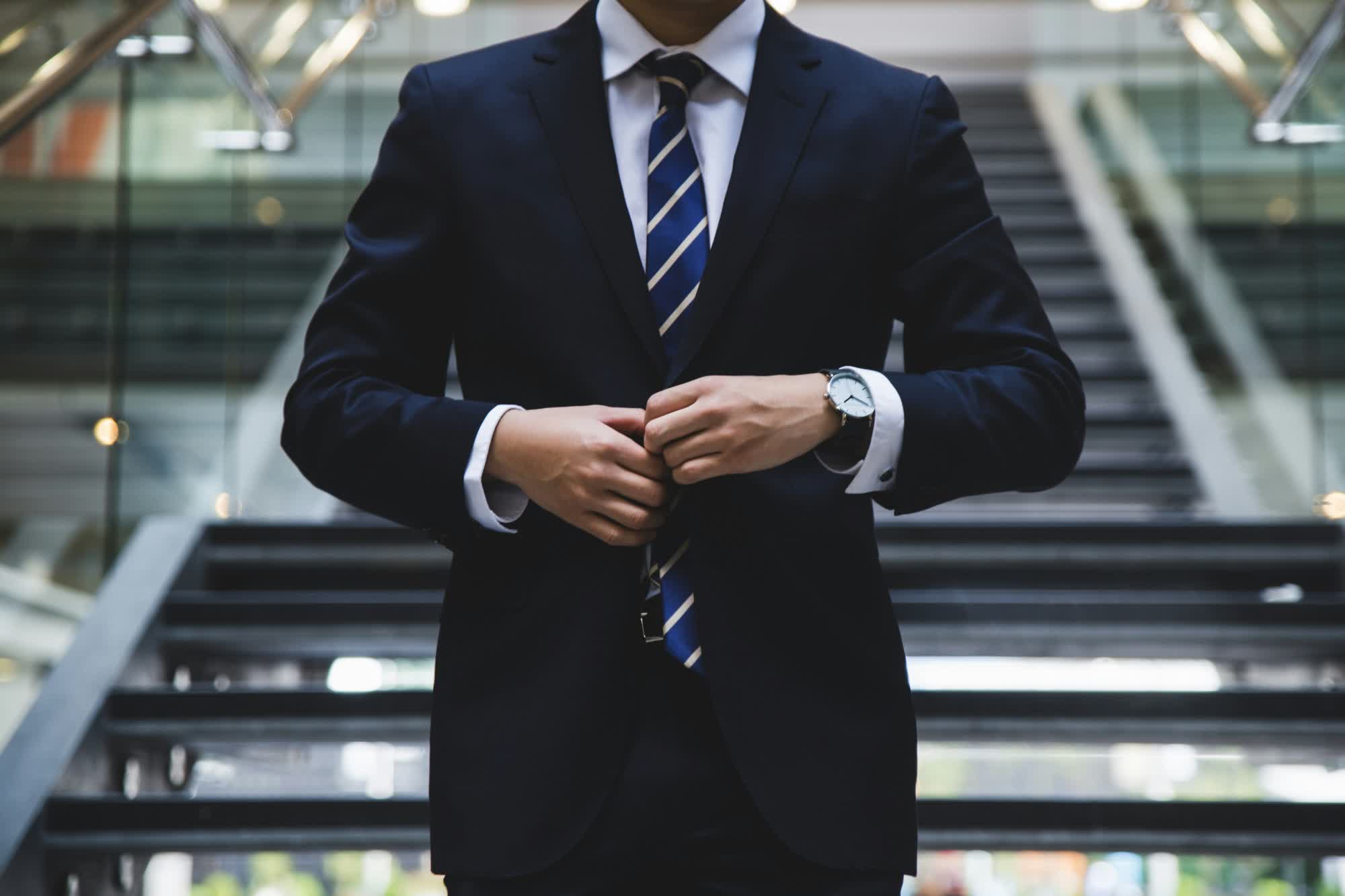 Business schools are charging $28,000 to teach executives how to be "chief AI officer"